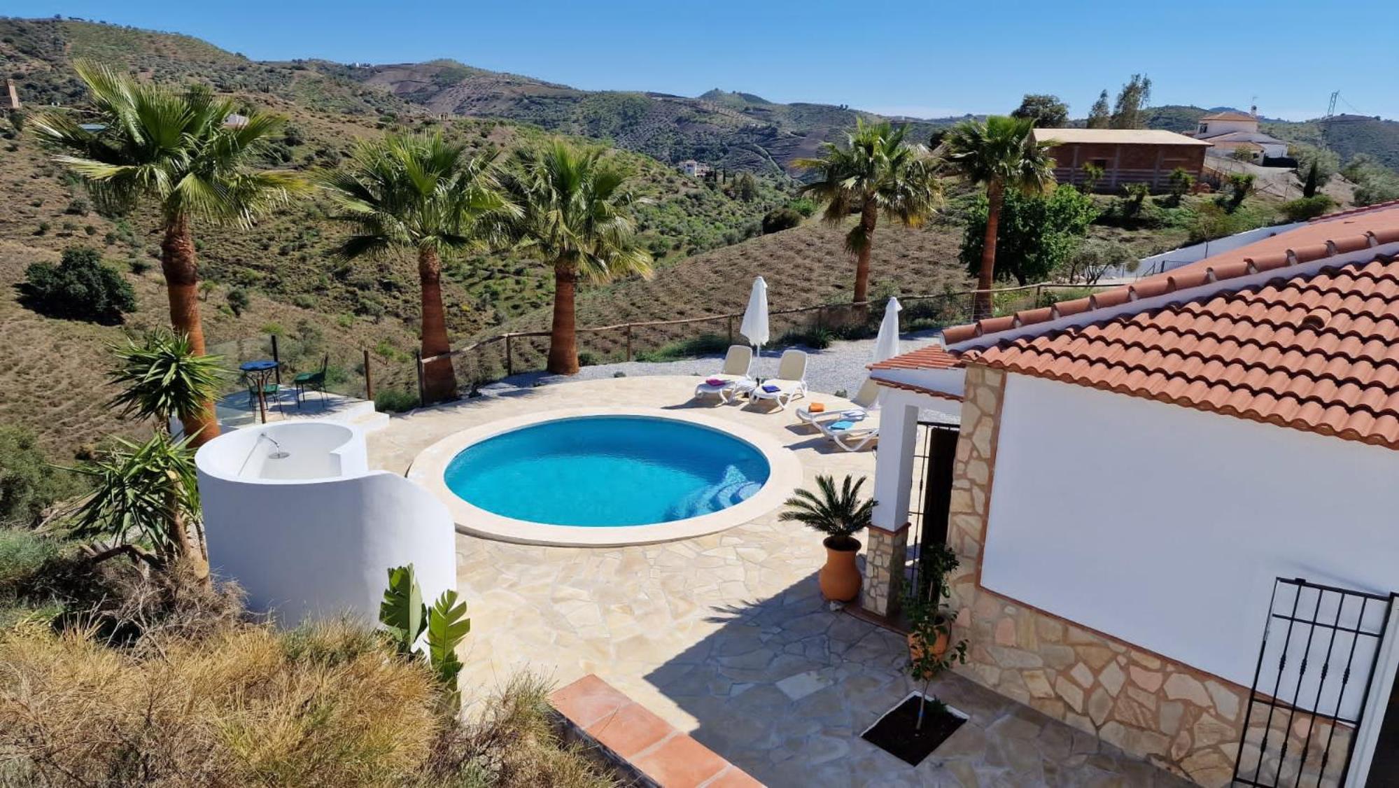 2 Bed 2 Bath Villa Near Sedella Heatable Saltwater Pool