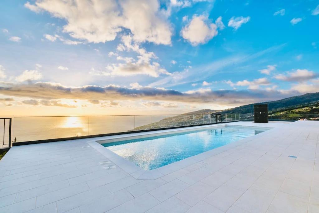 Vila Cales e Chadas by Your Madeira Rentals view 3