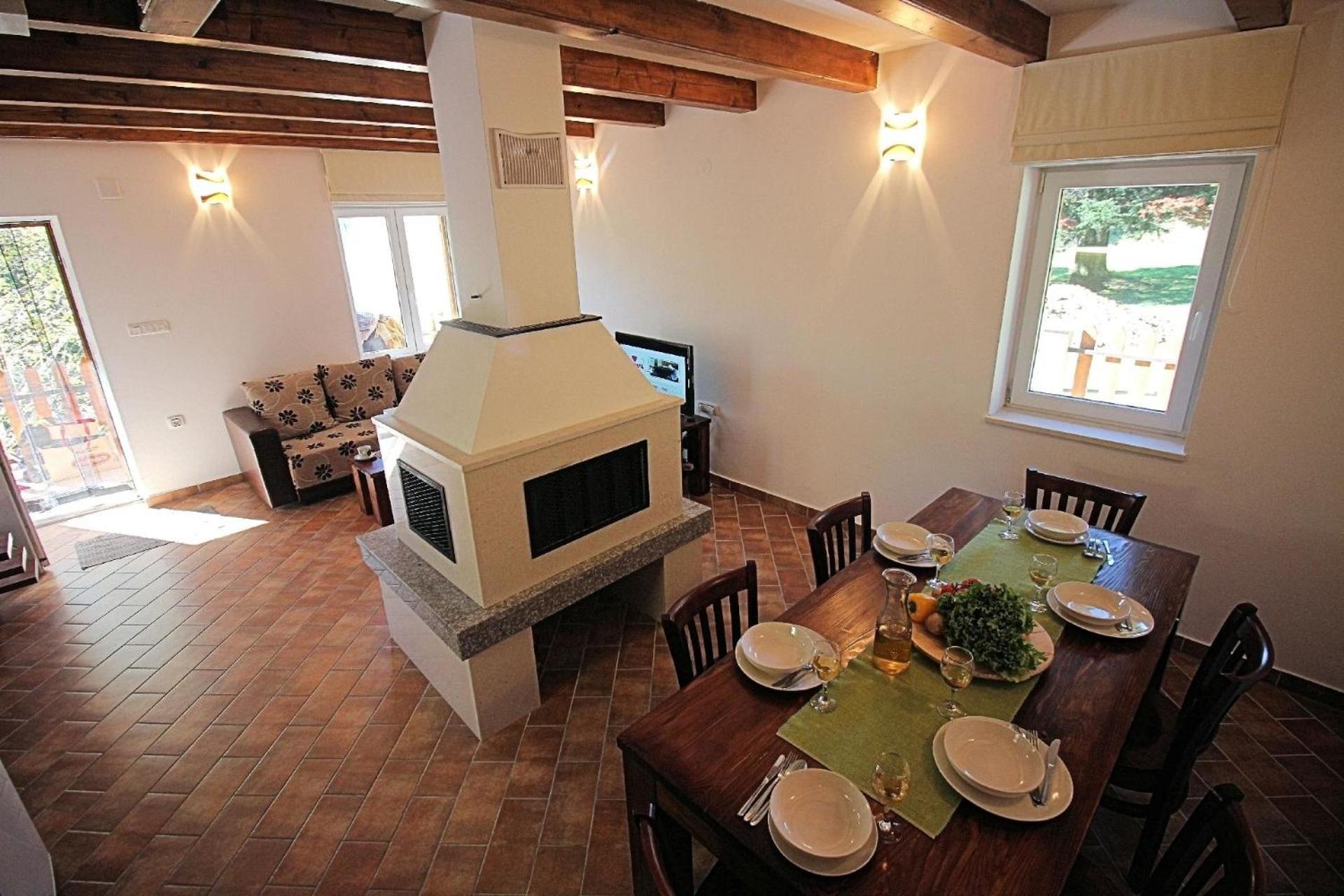 Schönes Ferienhaus in Breze mit Eigenem Balkon view 3
