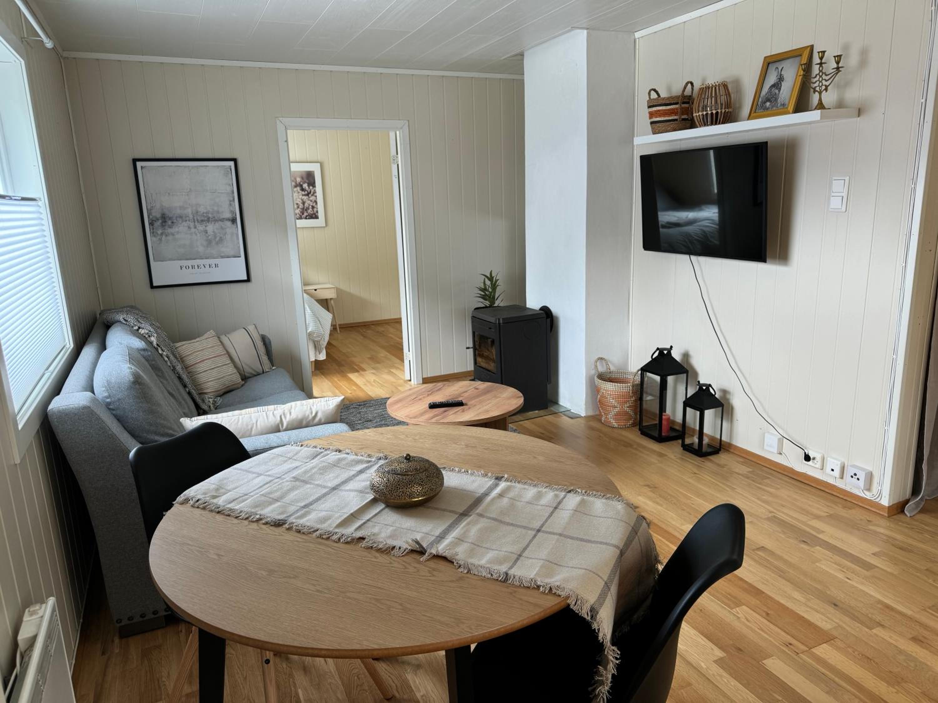 WALO APARTMENTS TROMSDALEN - Close to cable car and Arctic Cathedral, 10 min by bus to city centre, Free parking view 3