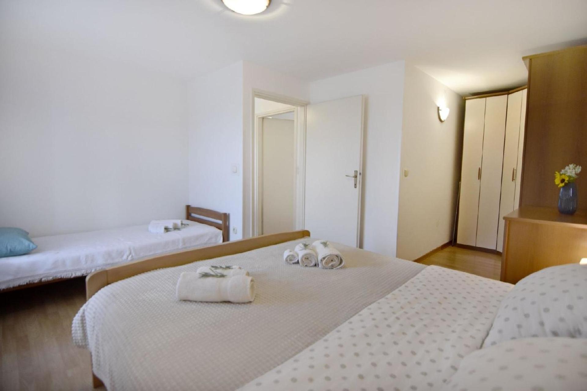 Große Wohnung in Babići mit Garten und Terrasse view 4