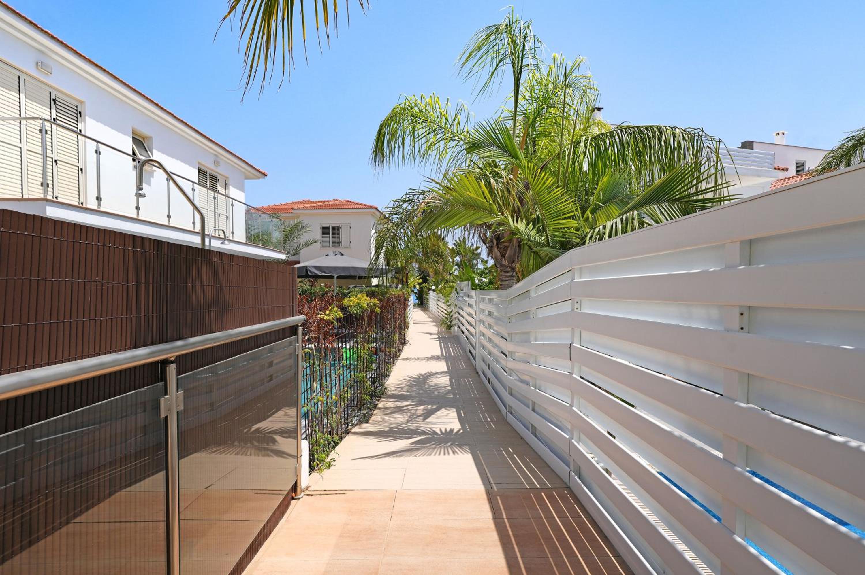 Villa Artemis - 30m from Pernera Beach