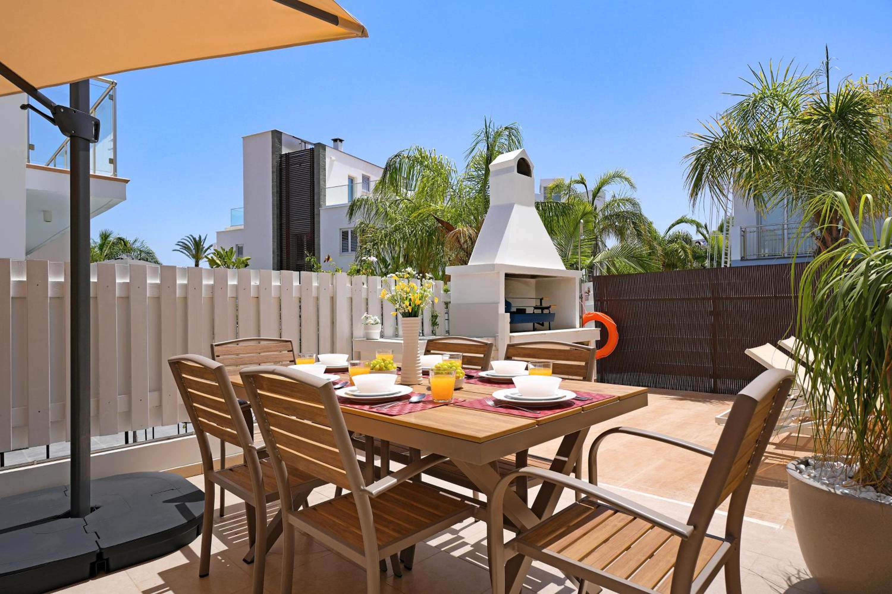 Villa Artemis - 30m from Pernera Beach