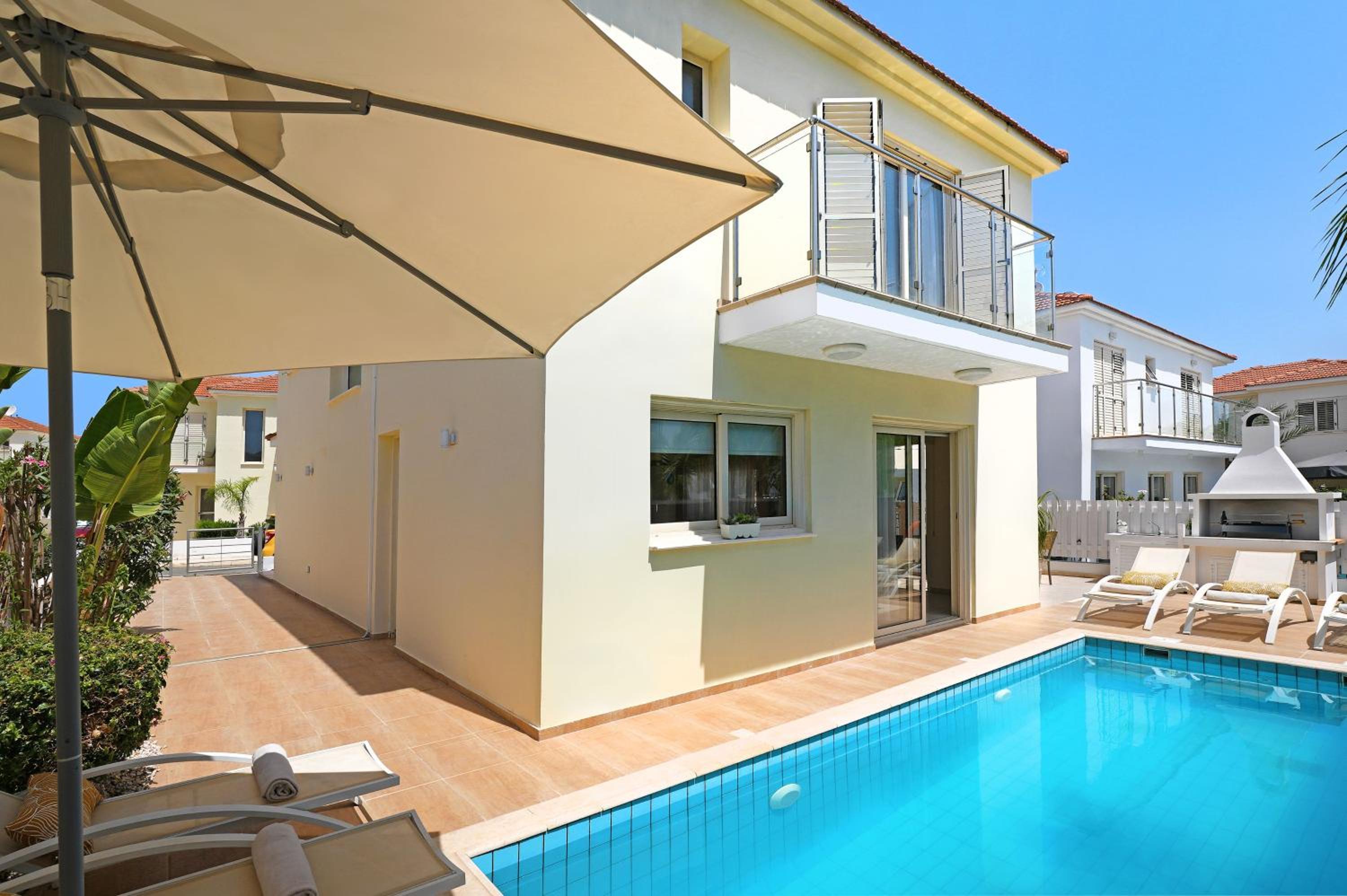 Villa Artemis - 30m from Pernera Beach