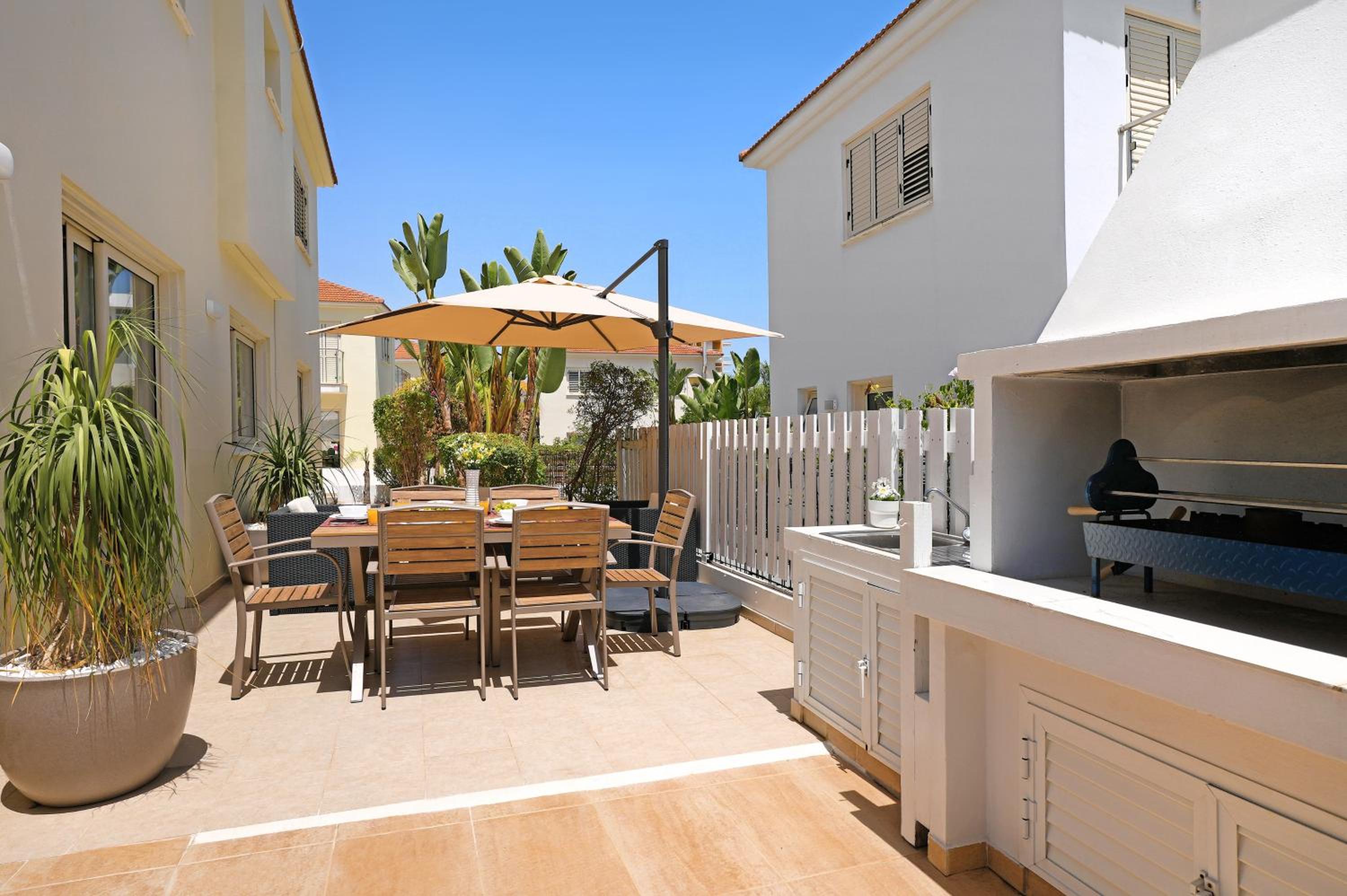 Villa Artemis - 30m from Pernera Beach