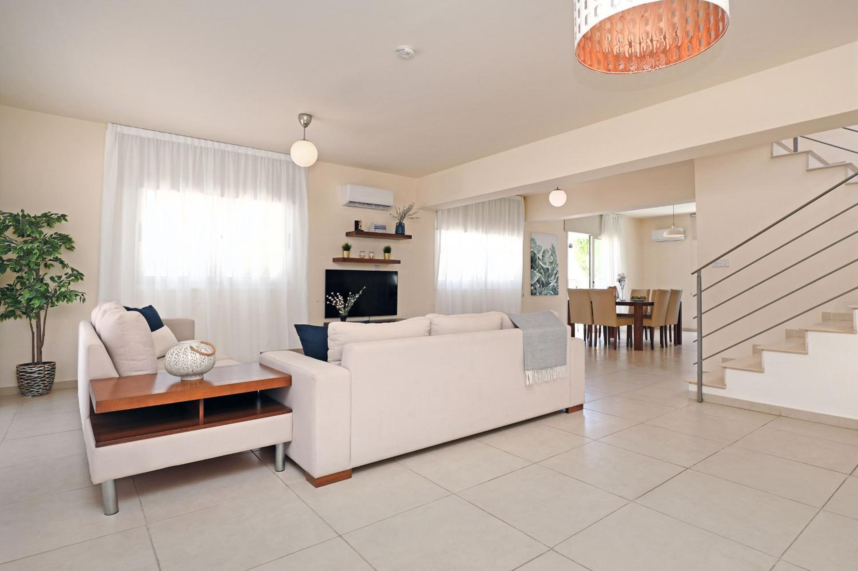 Villa Artemis - 30m from Pernera Beach
