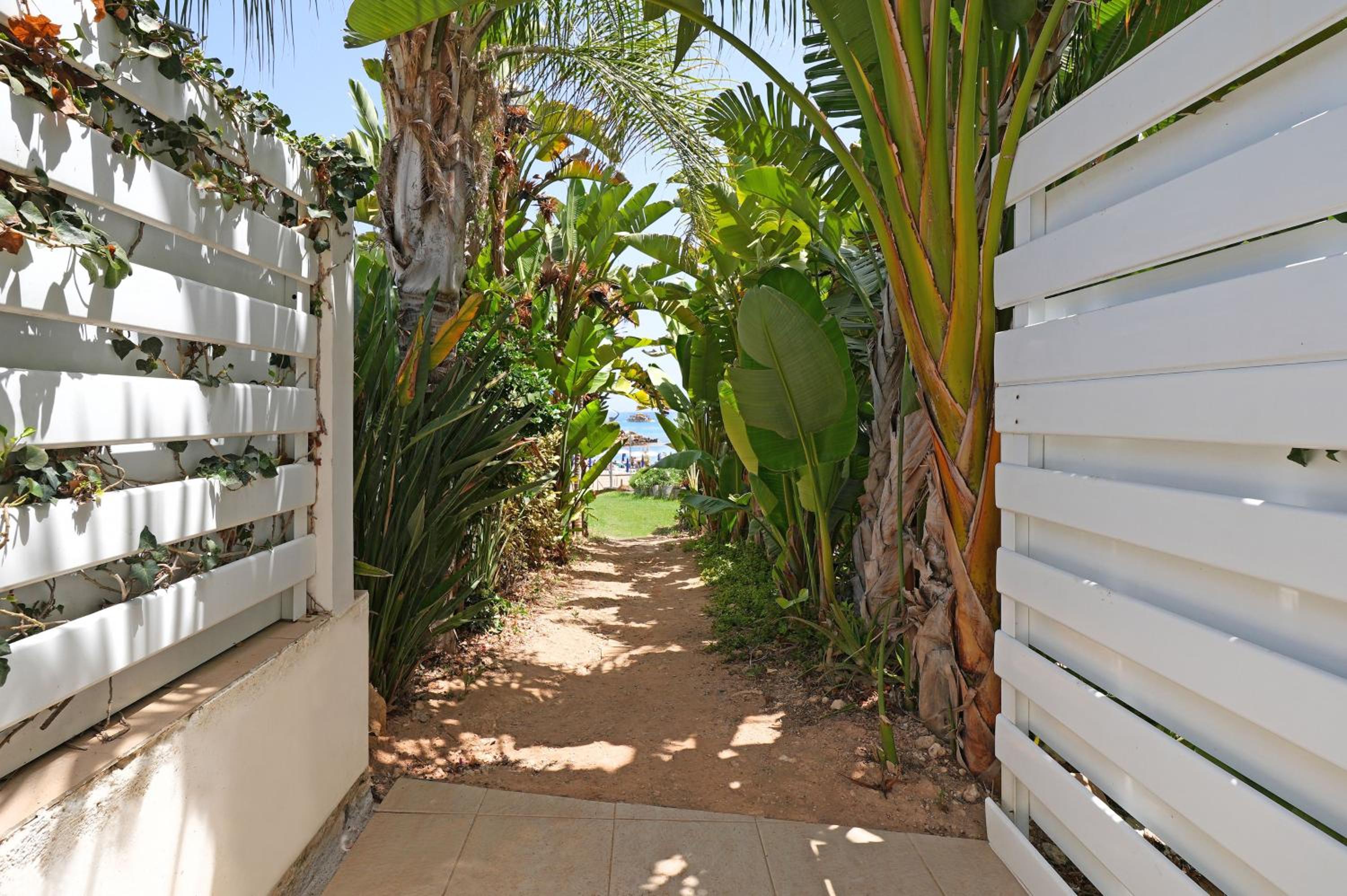 Villa Artemis - 30m from Pernera Beach