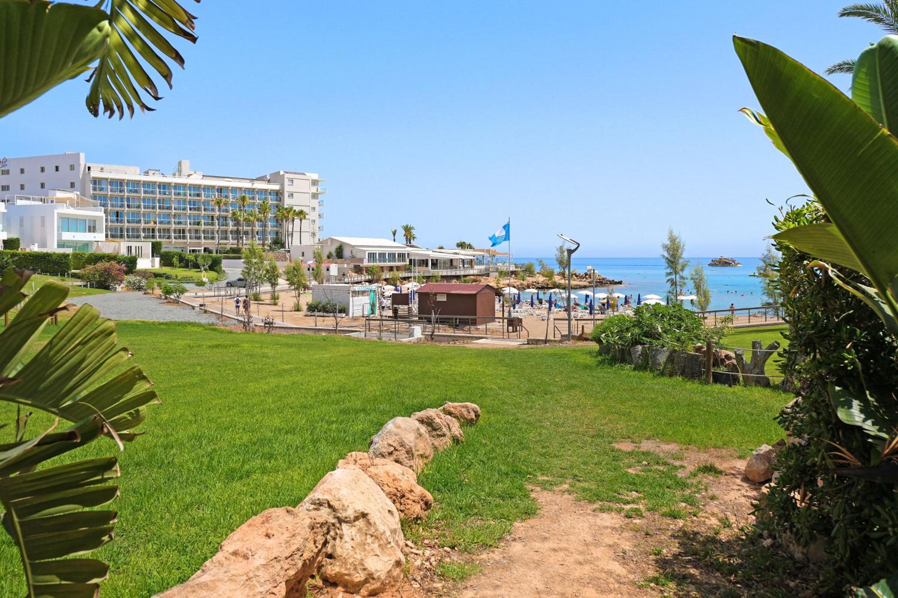 Villa Artemis - 30m from Pernera Beach