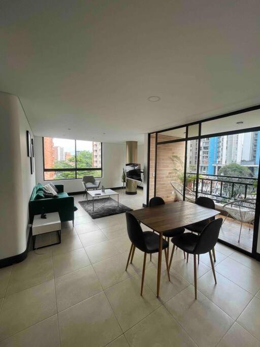 Nice Apt 2 Br 2 Bath in Laureles Second Park