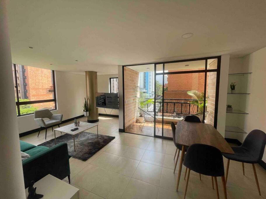 Nice Apt 2 Br 2 Bath in Laureles Second Park
