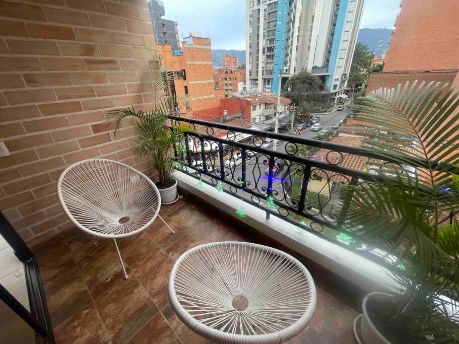 Nice Apt 2 Br 2 Bath in Laureles Second Park