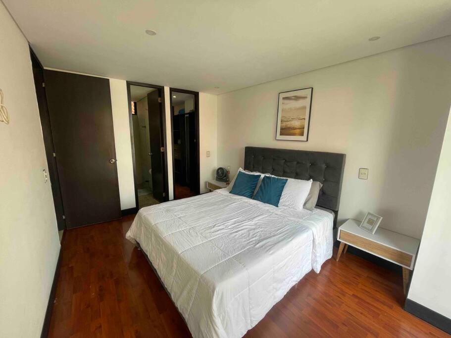 Nice Apt 2 Br 2 Bath in Laureles Second Park