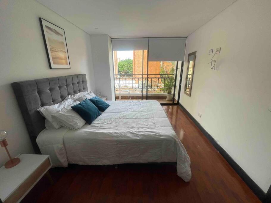 Nice Apt 2 Br 2 Bath in Laureles Second Park