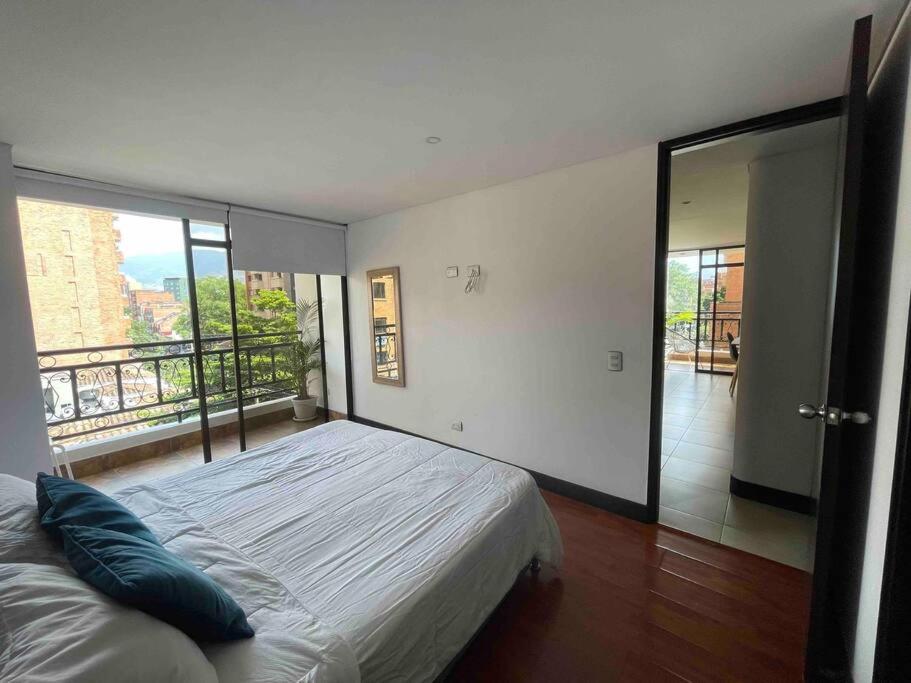 Nice Apt 2 Br 2 Bath in Laureles Second Park