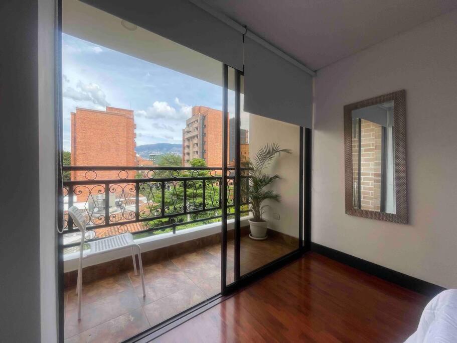 Nice Apt 2 Br 2 Bath in Laureles Second Park
