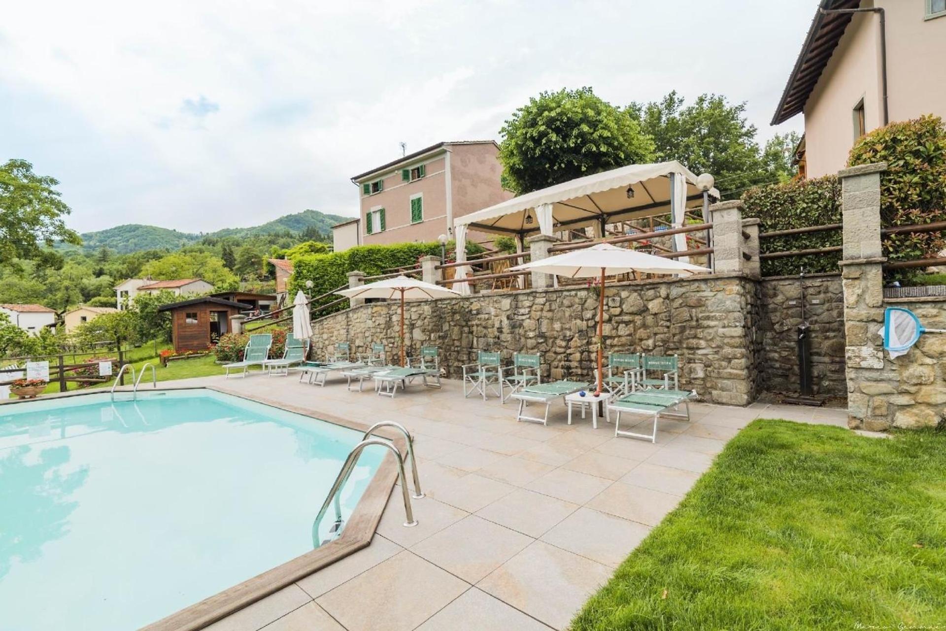 Schöne und sehr gut eingerichetete Ferienwohnung mit privater Terrasse, Pool,Grillplatz,ruhig photo 2