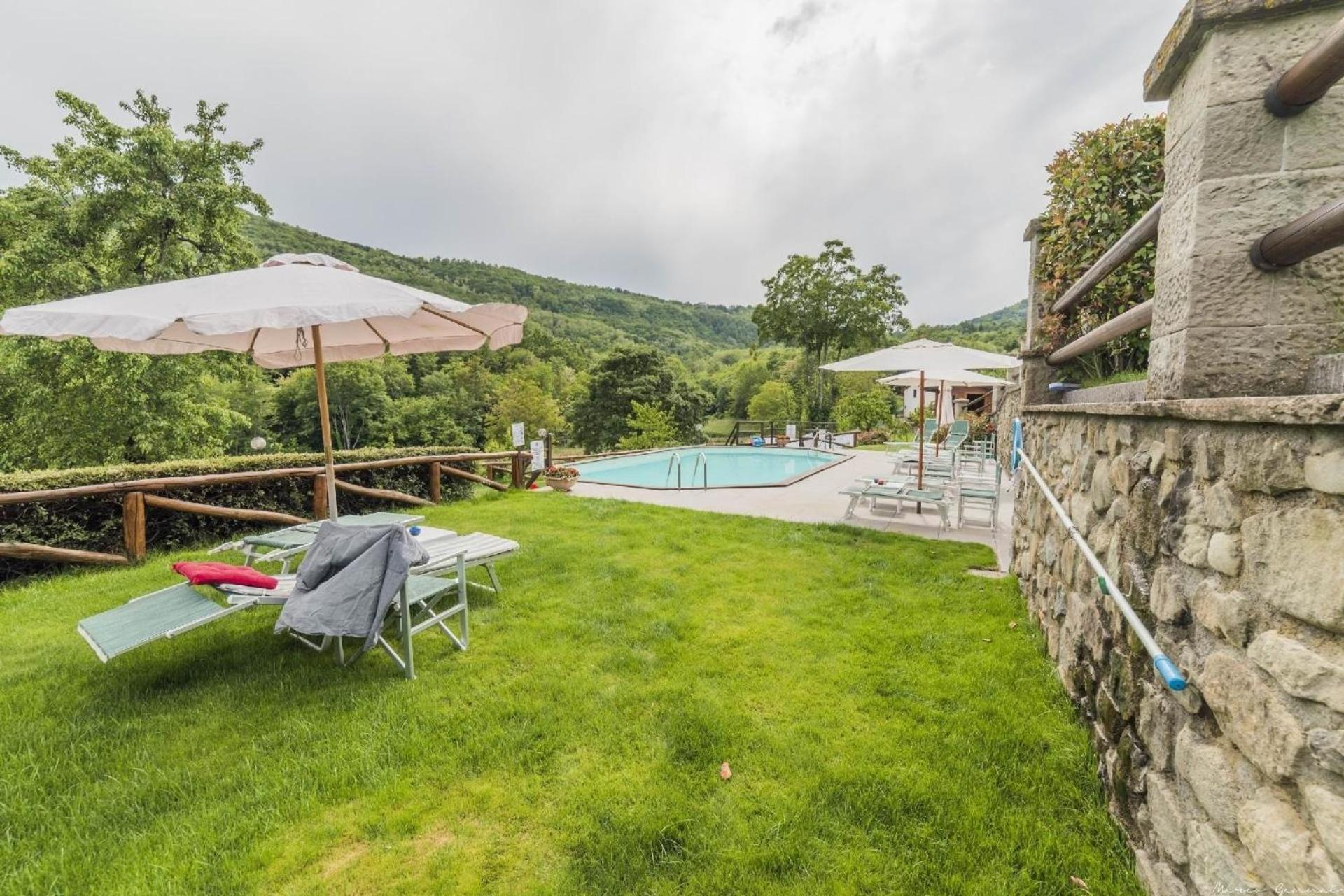 Schöne und sehr gut eingerichetete Ferienwohnung mit privater Terrasse, Pool,Grillplatz,ruhig photo 3