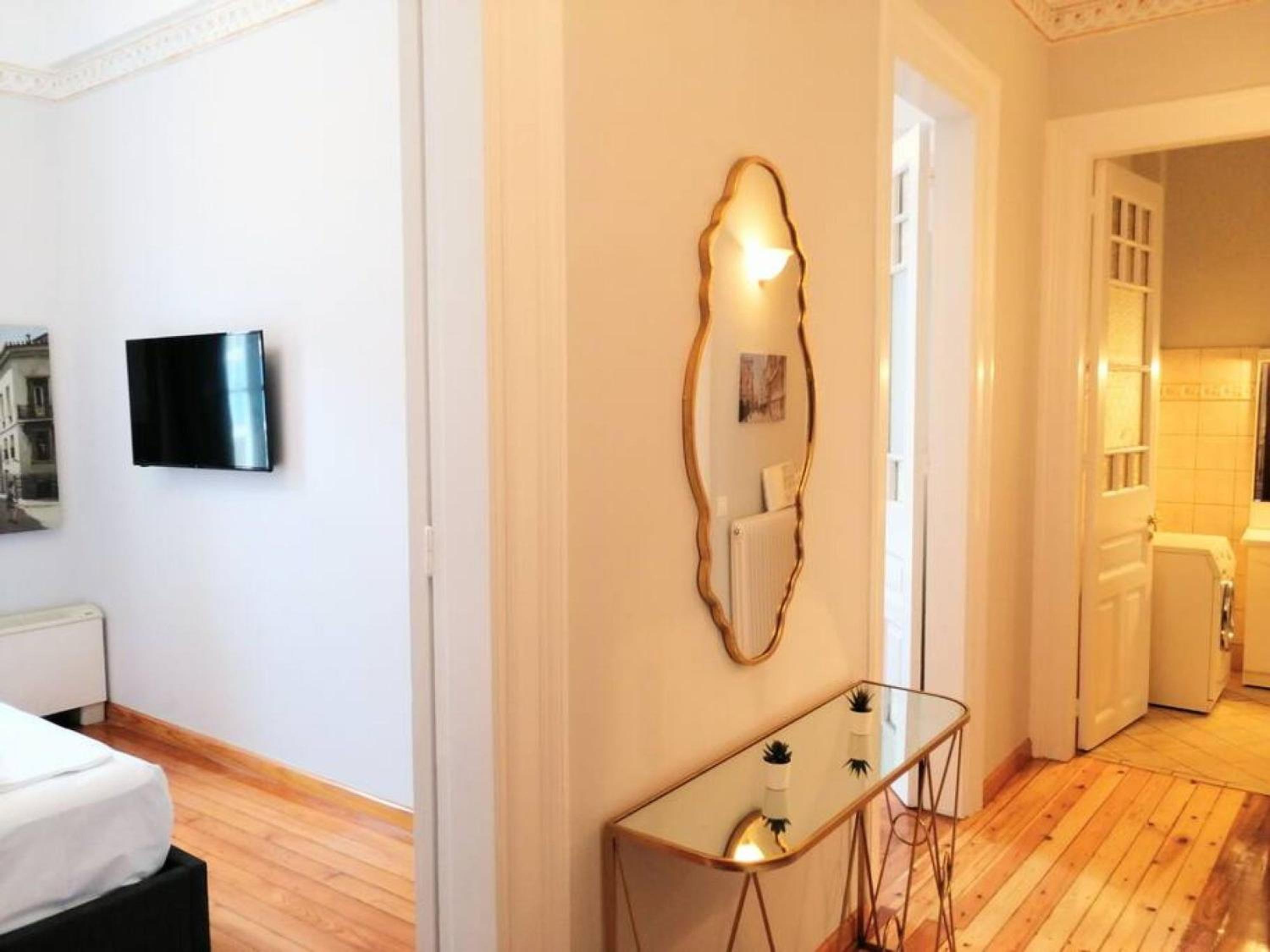 Elegant apartment under the Acropolis