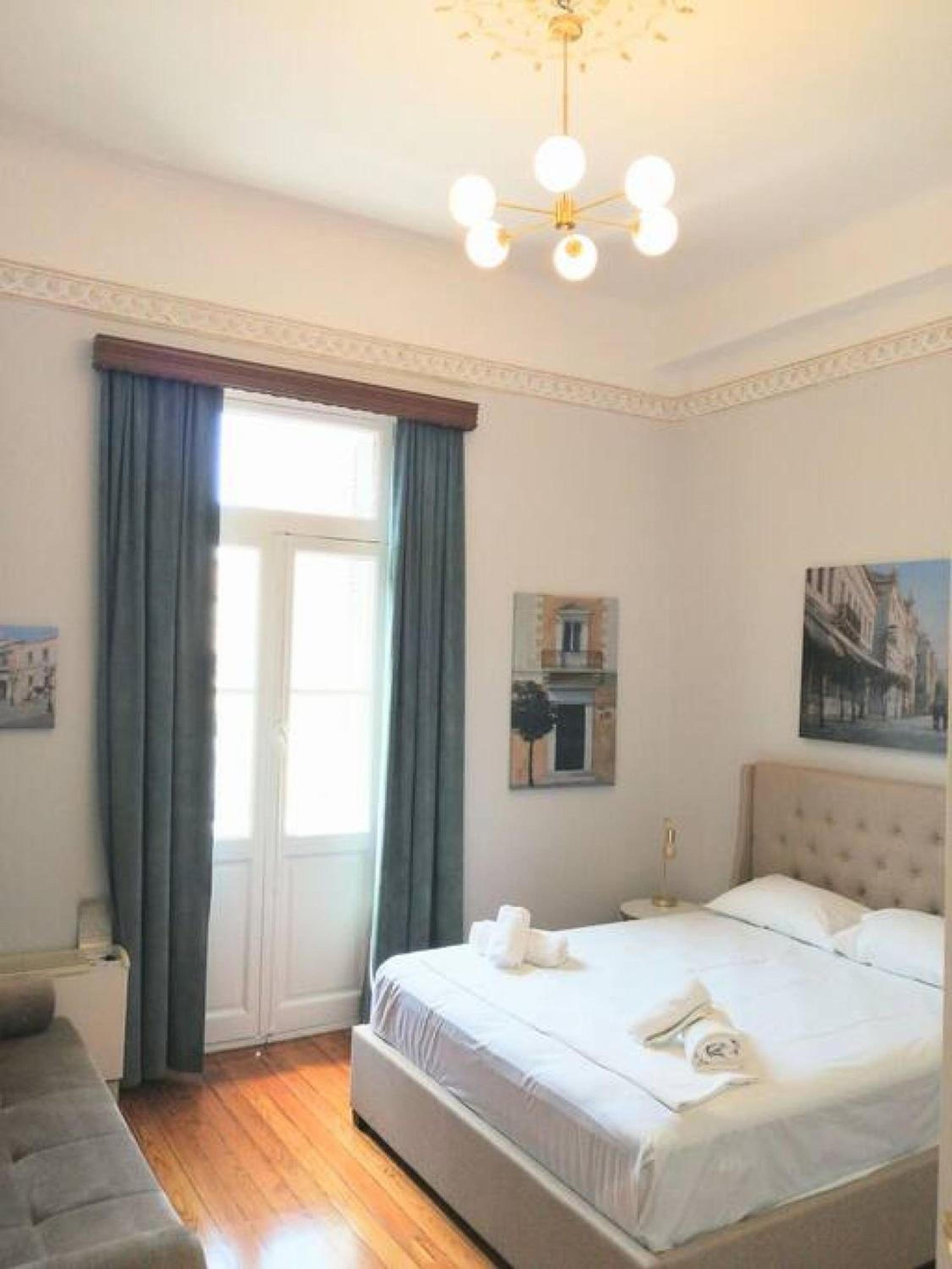Elegant apartment under the Acropolis