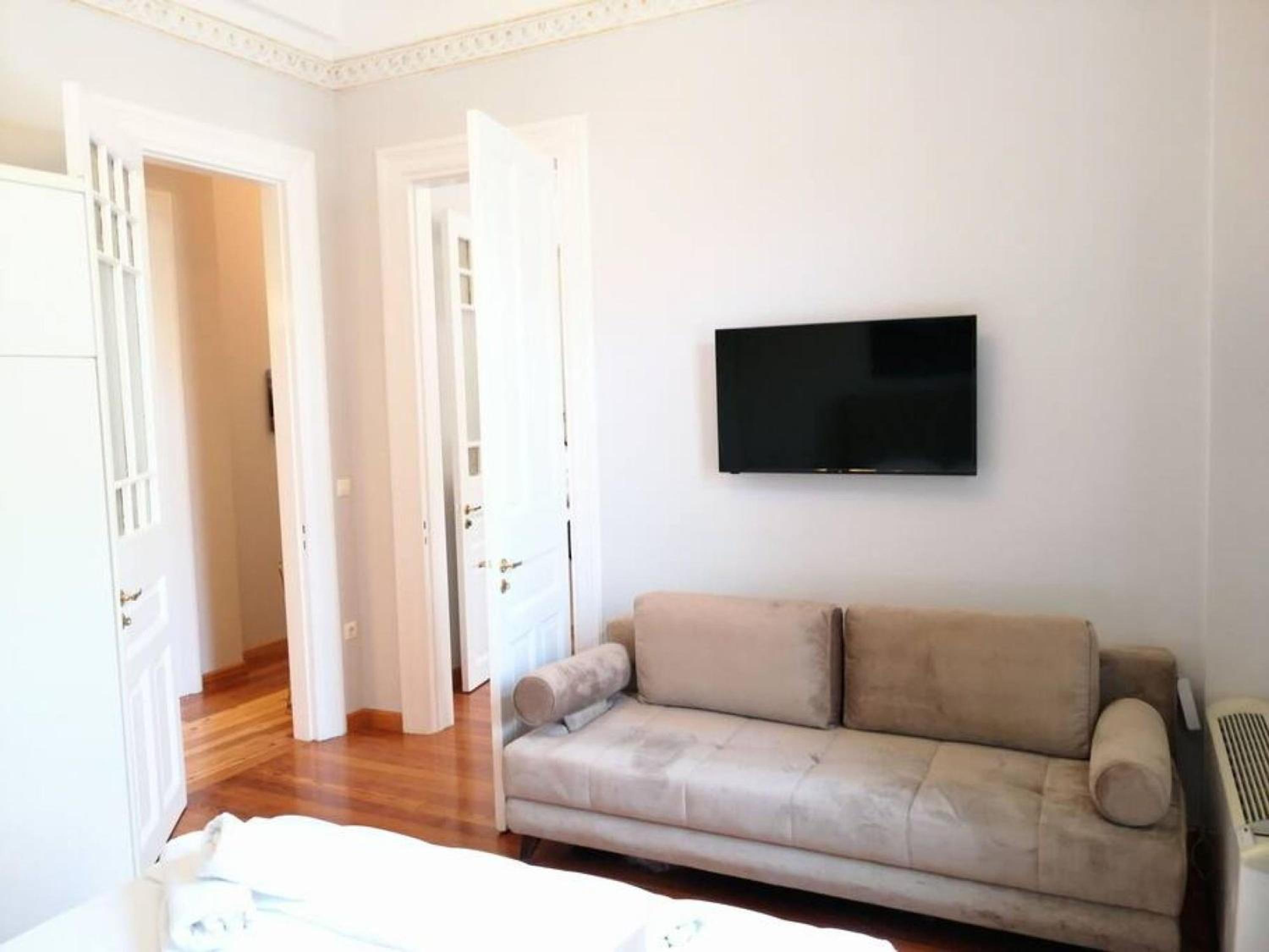Elegant apartment under the Acropolis