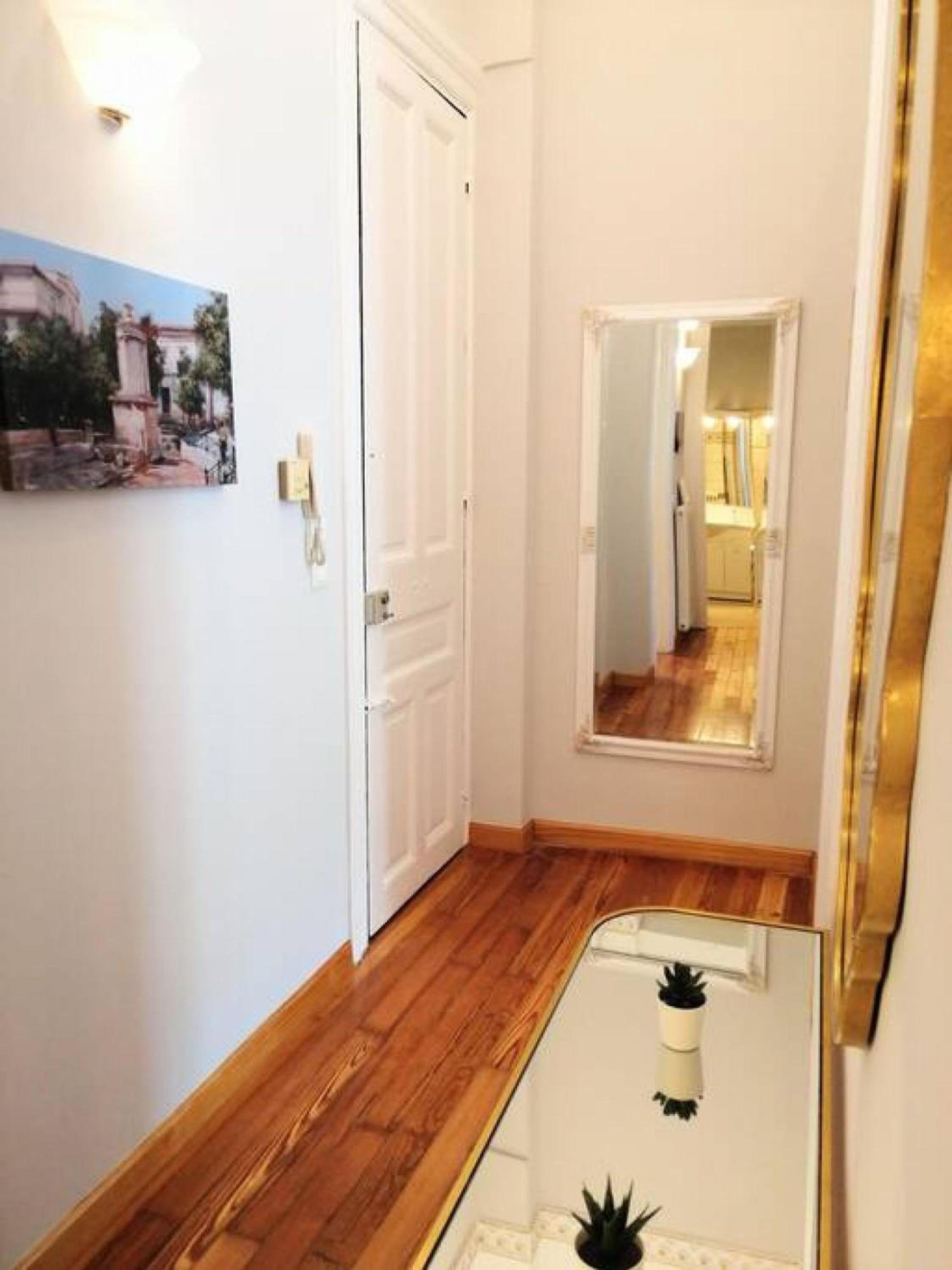 Elegant apartment under the Acropolis