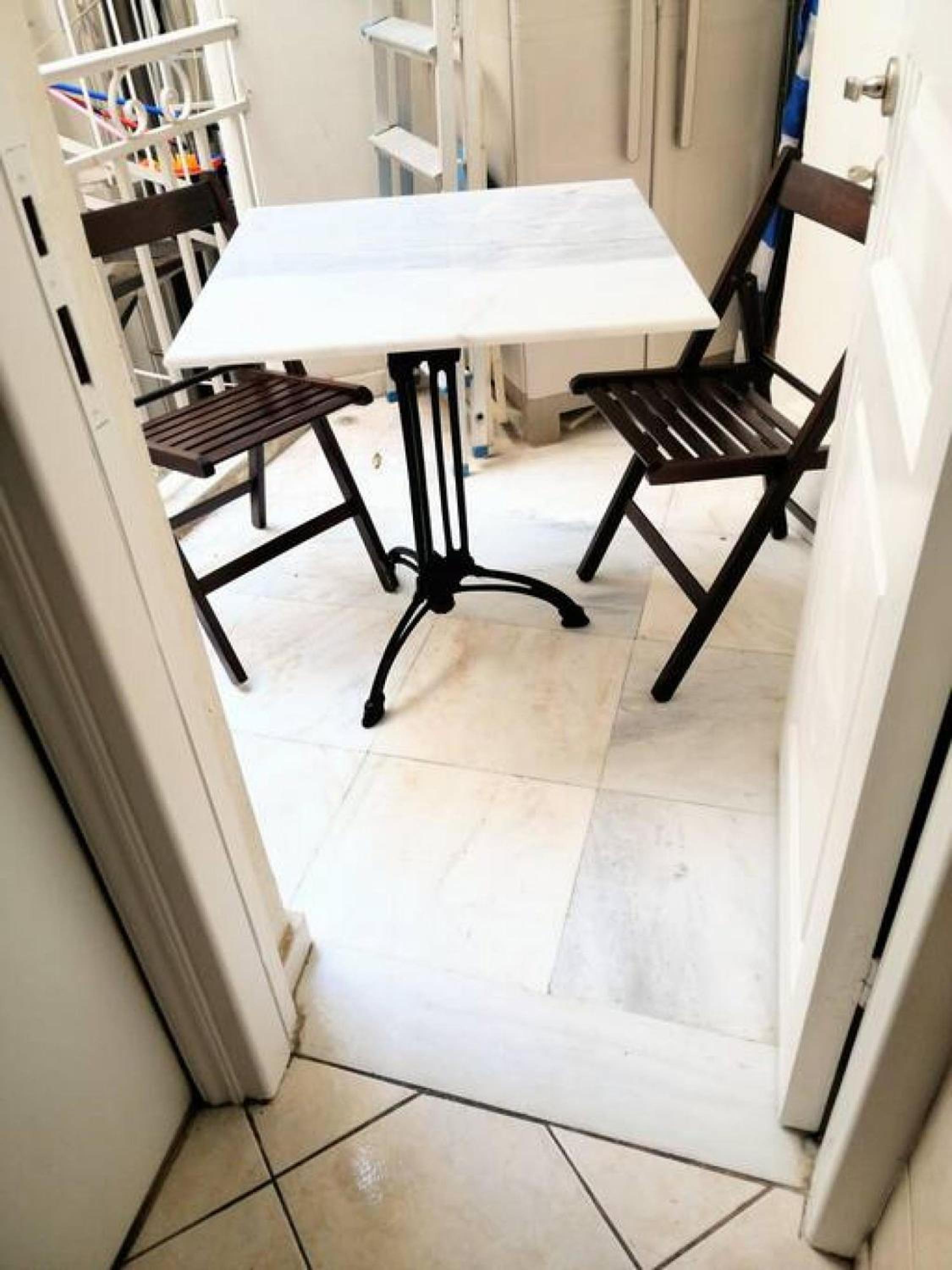 Elegant apartment under the Acropolis
