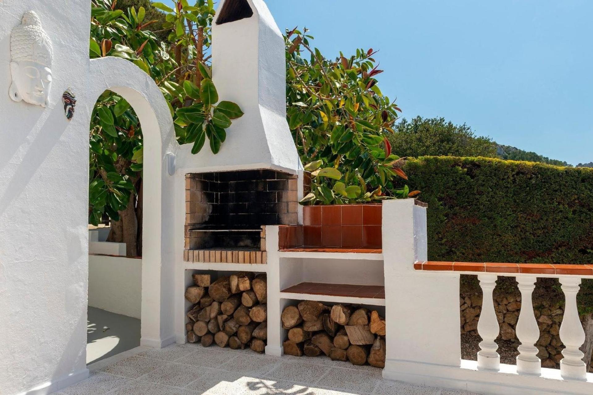 Strandnahe Villa German mit großer Poolterrasse
