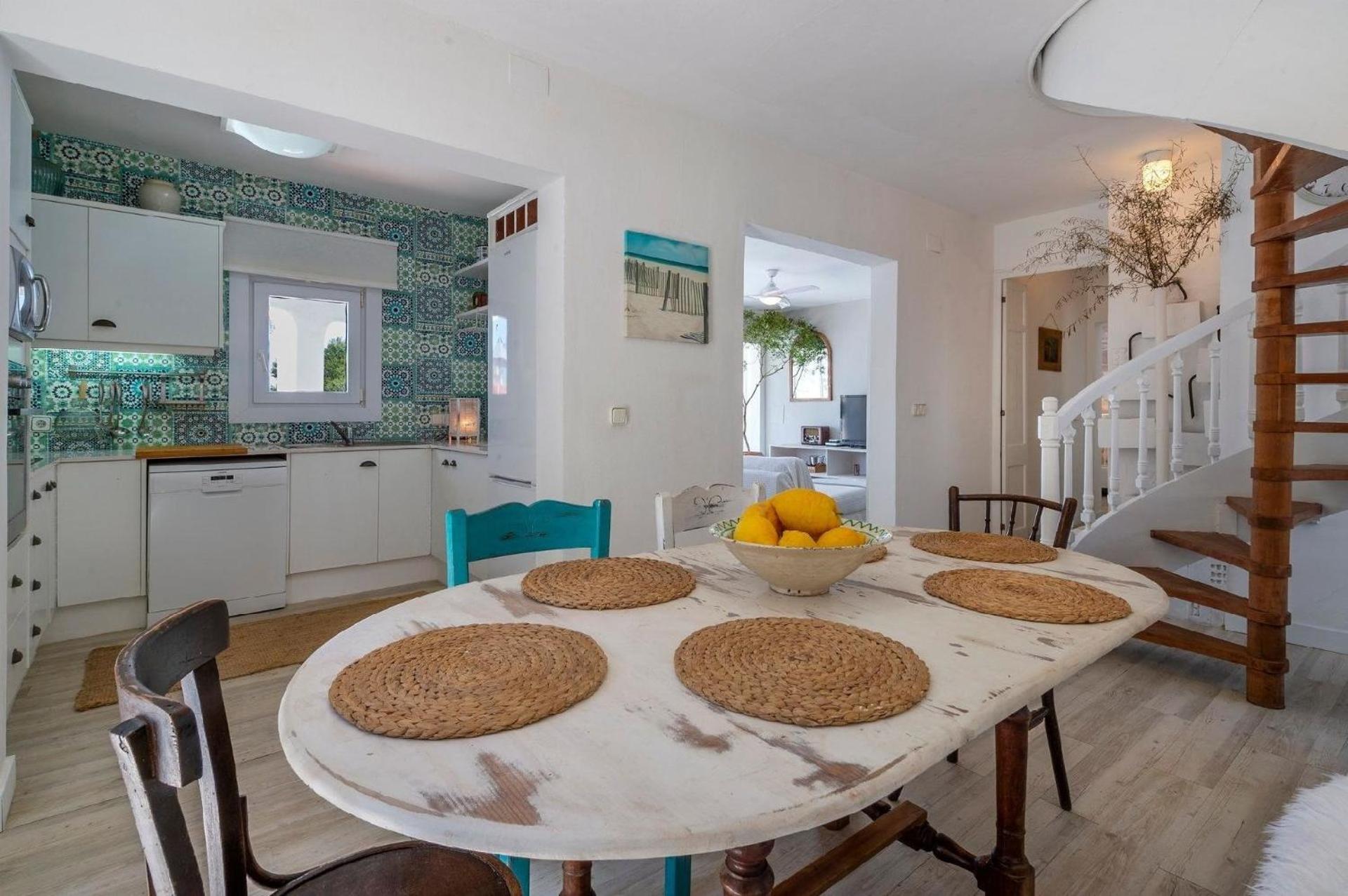 Strandnahe Villa German mit großer Poolterrasse