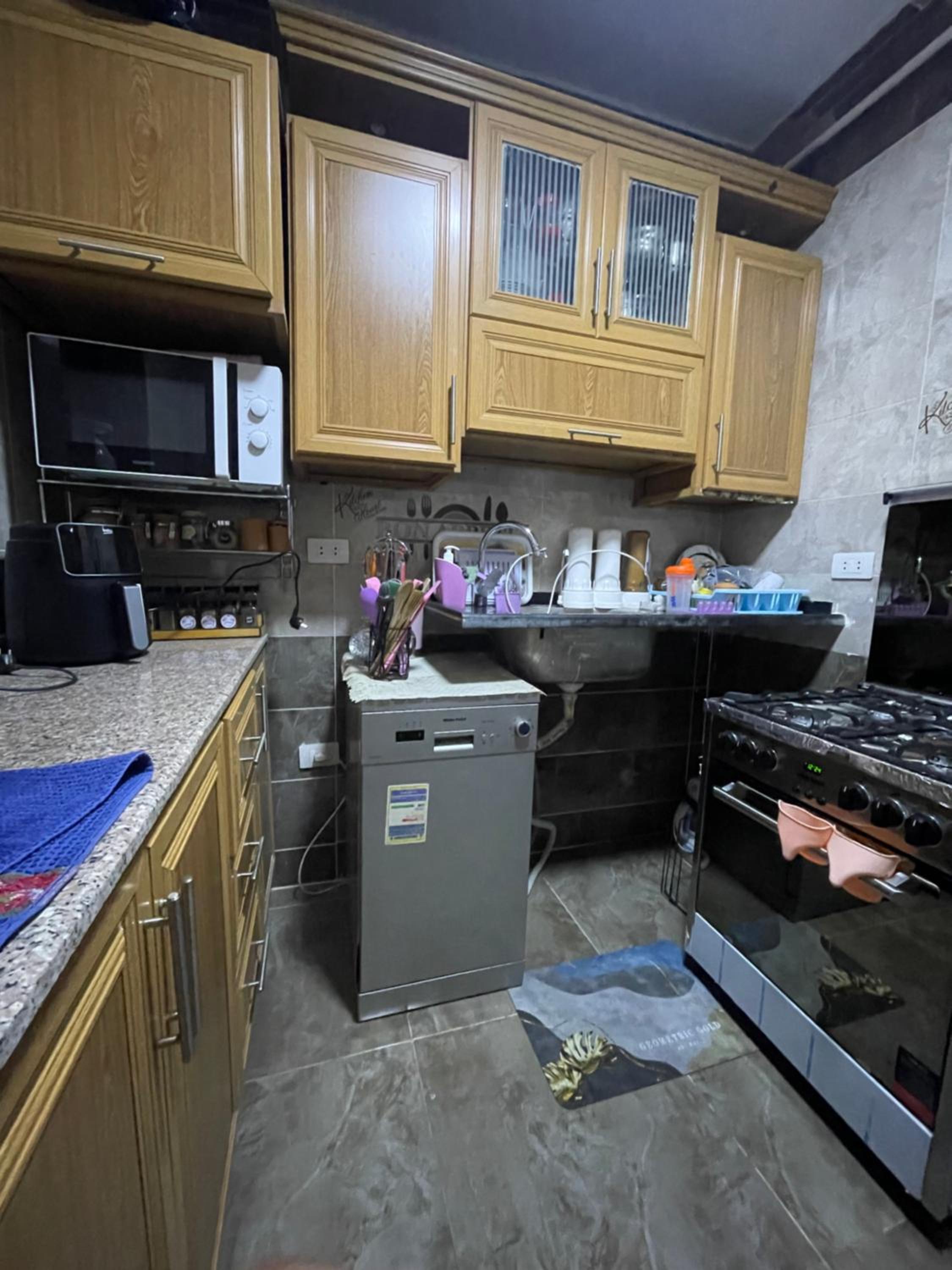 Rental Room in Apartment in Giza only Female