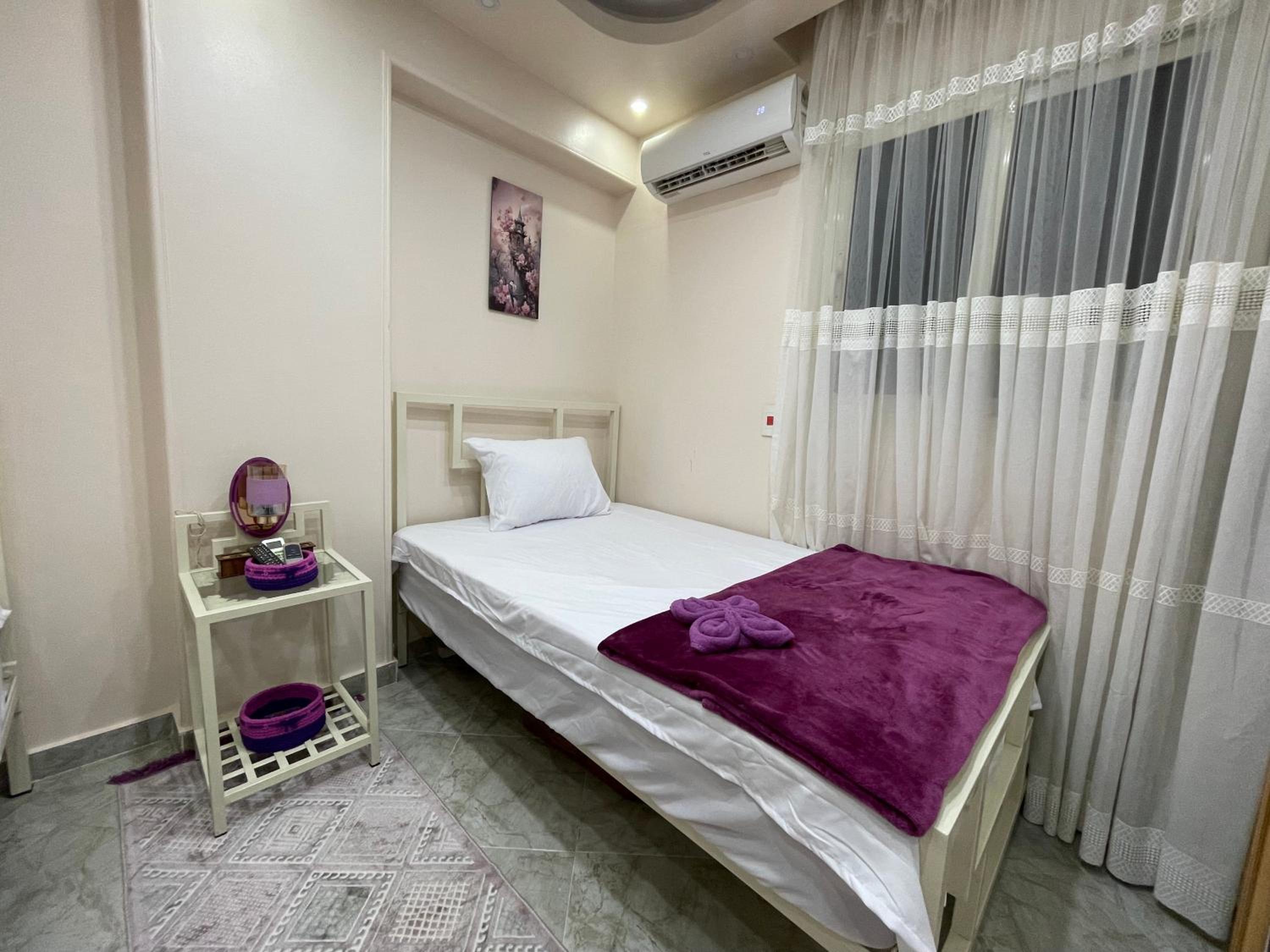 Rental Room in Apartment in Giza only Female