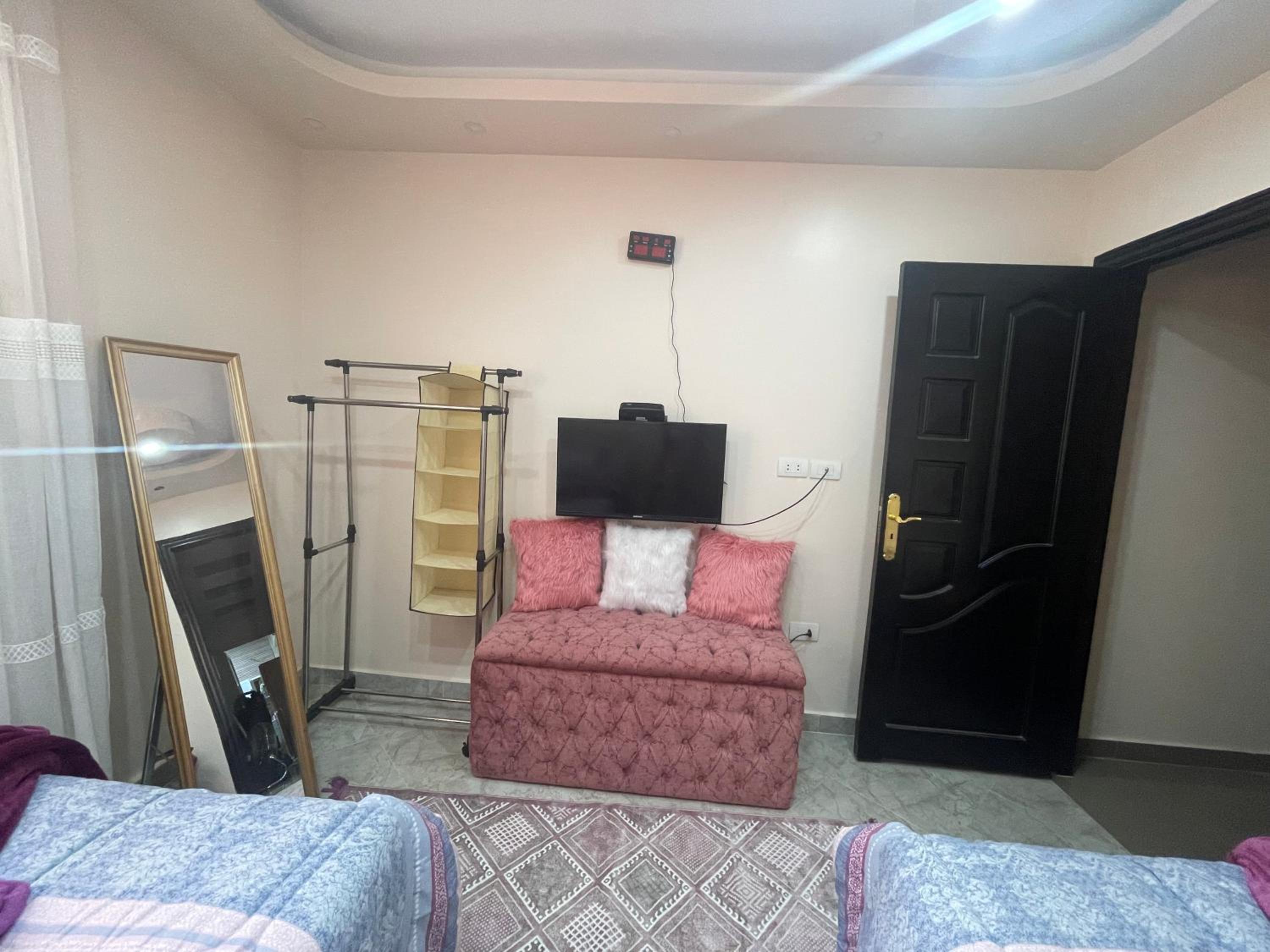 Rental Room in Apartment in Giza only Female