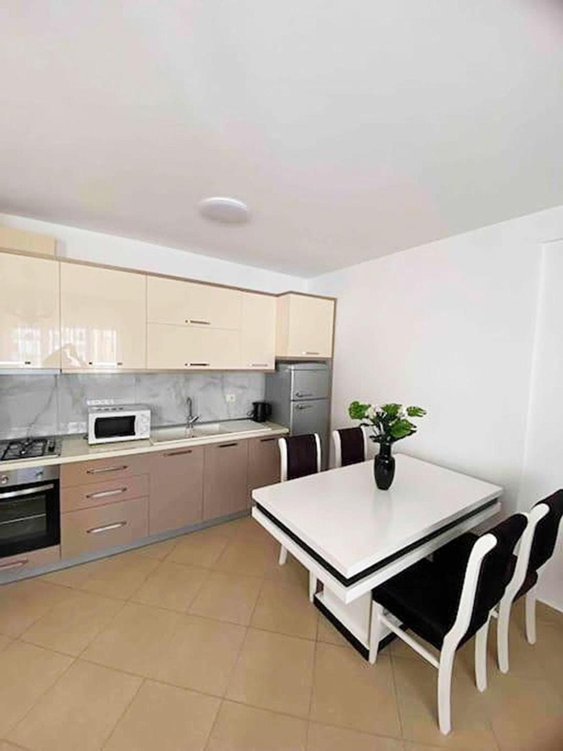 Mona Seaside Apartment with Parking