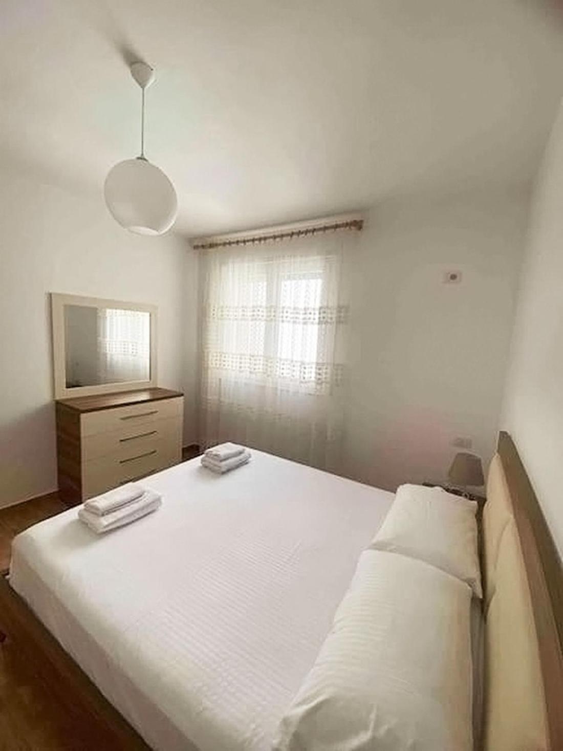 Mona Seaside Apartment with Parking