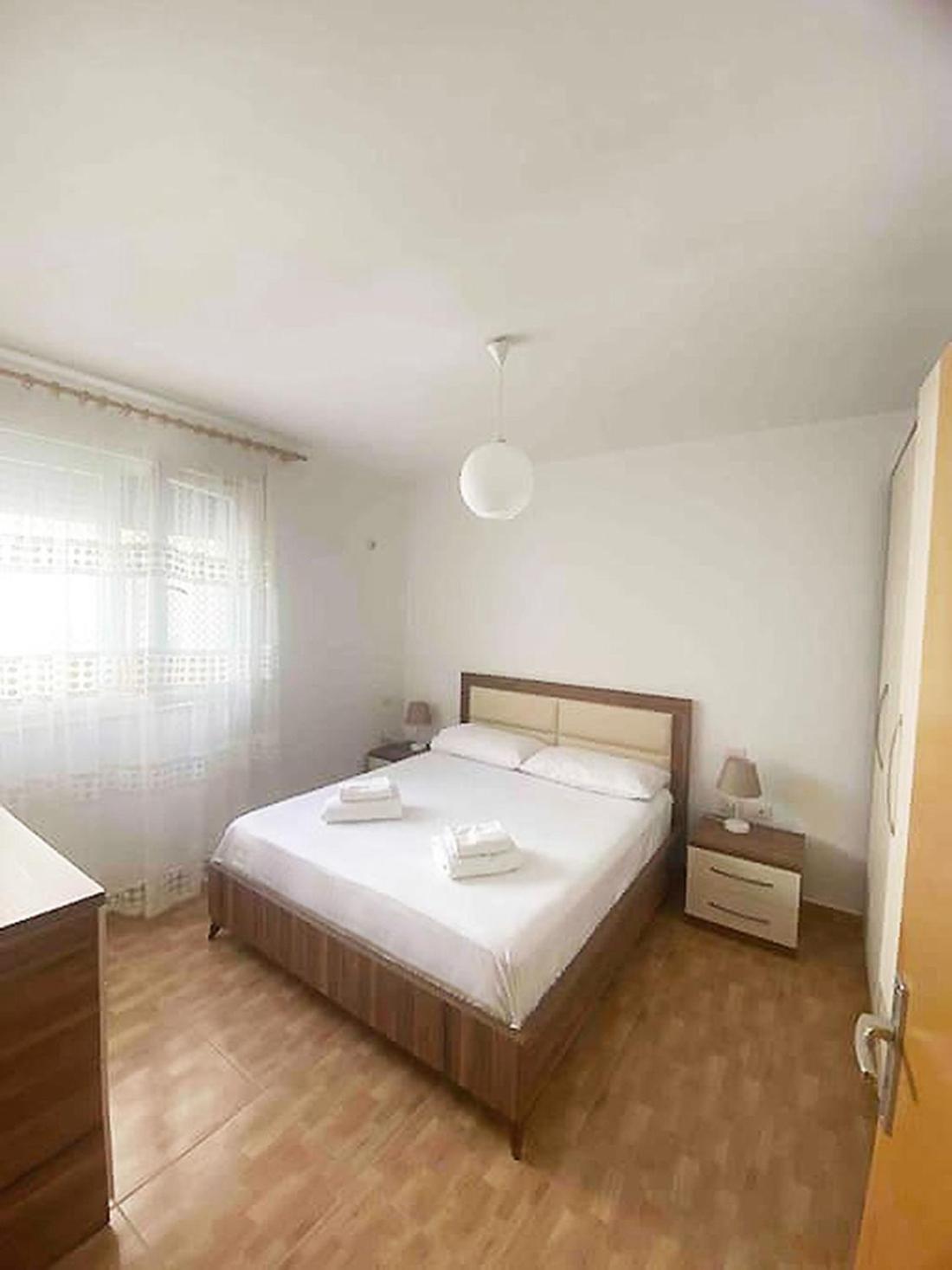 Mona Seaside Apartment with Parking