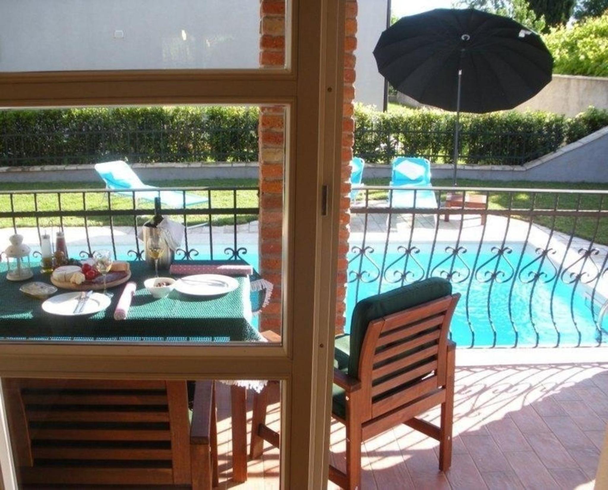 Großzügiges Ferienhaus Mit Pool Und Sonnenterrasse