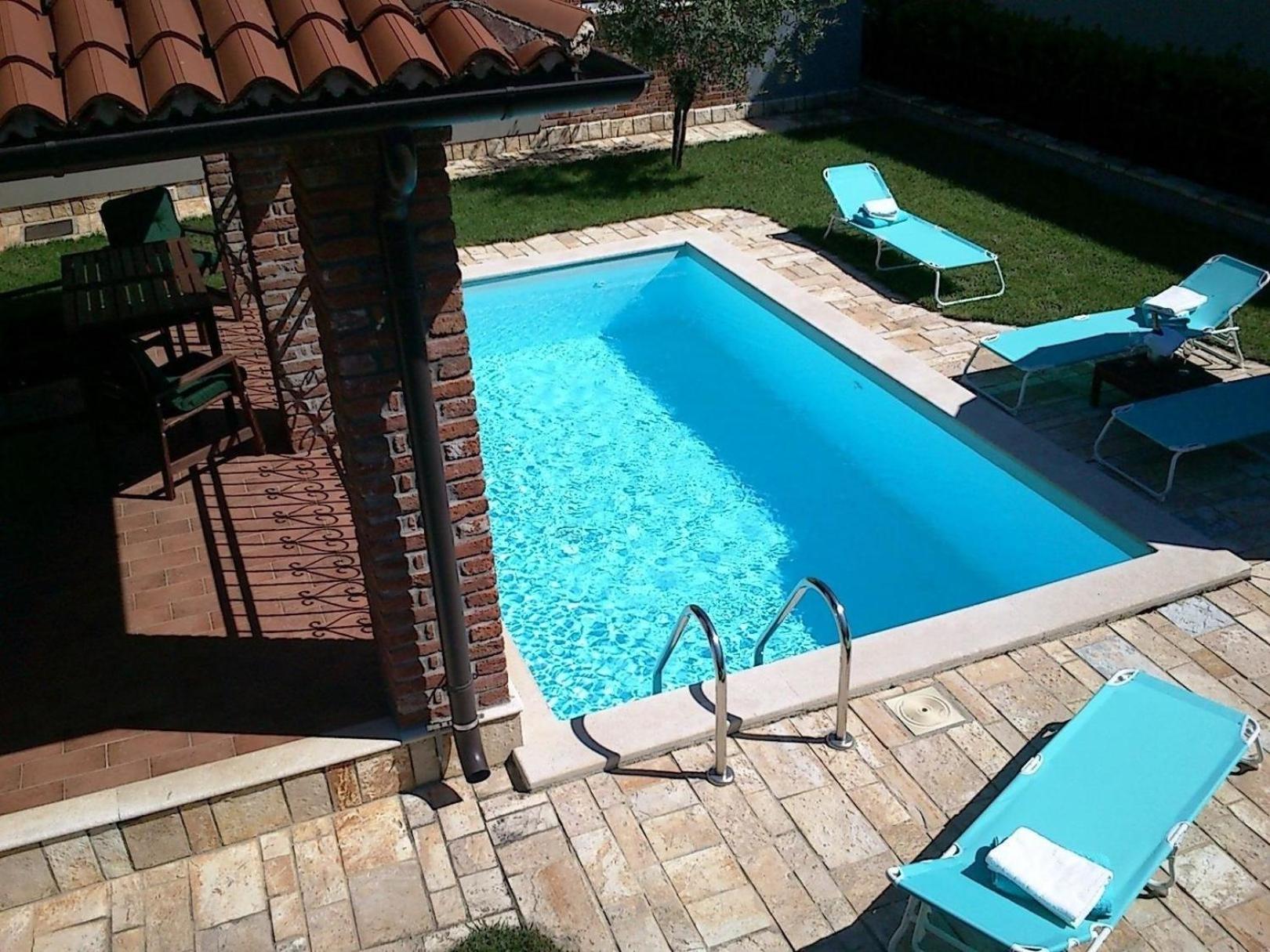 Großzügiges Ferienhaus Mit Pool Und Sonnenterrasse