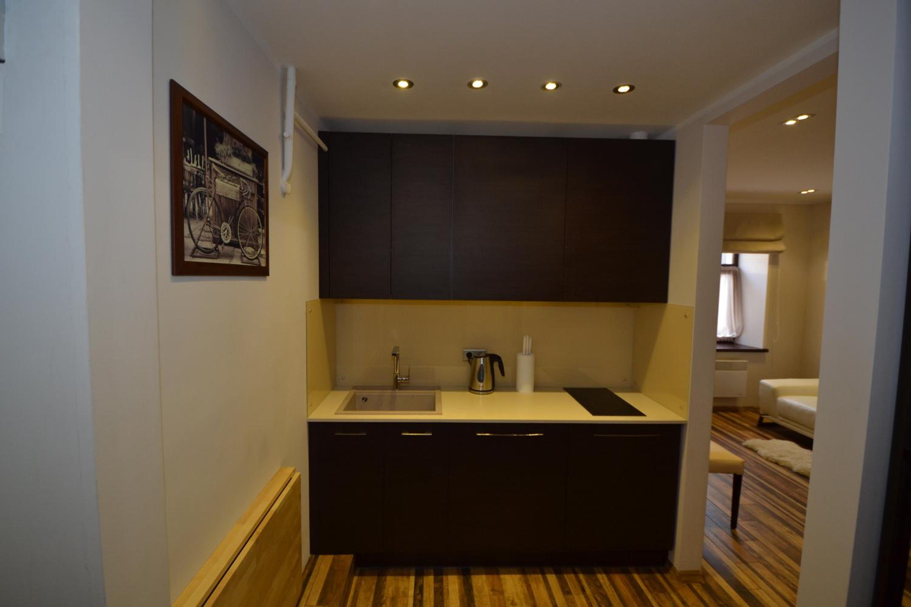 Modern apartment with free parking view 4