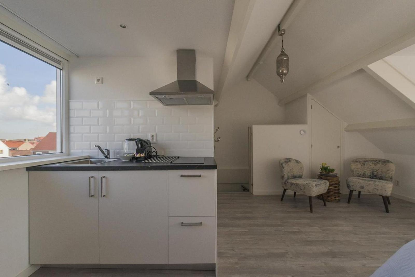 Strandhuis 122 Studio view 3