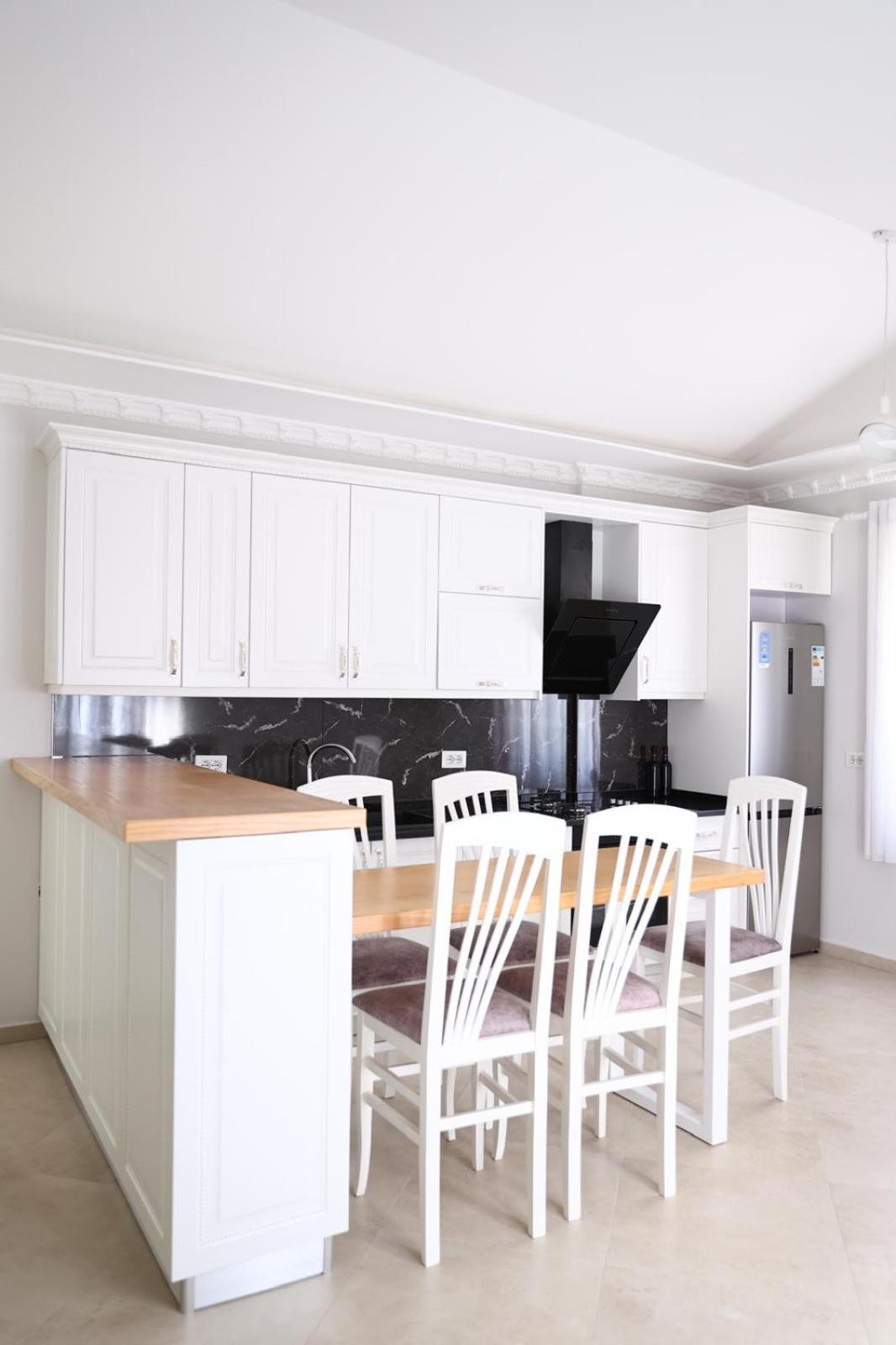 luxury villa 2 km from the sea