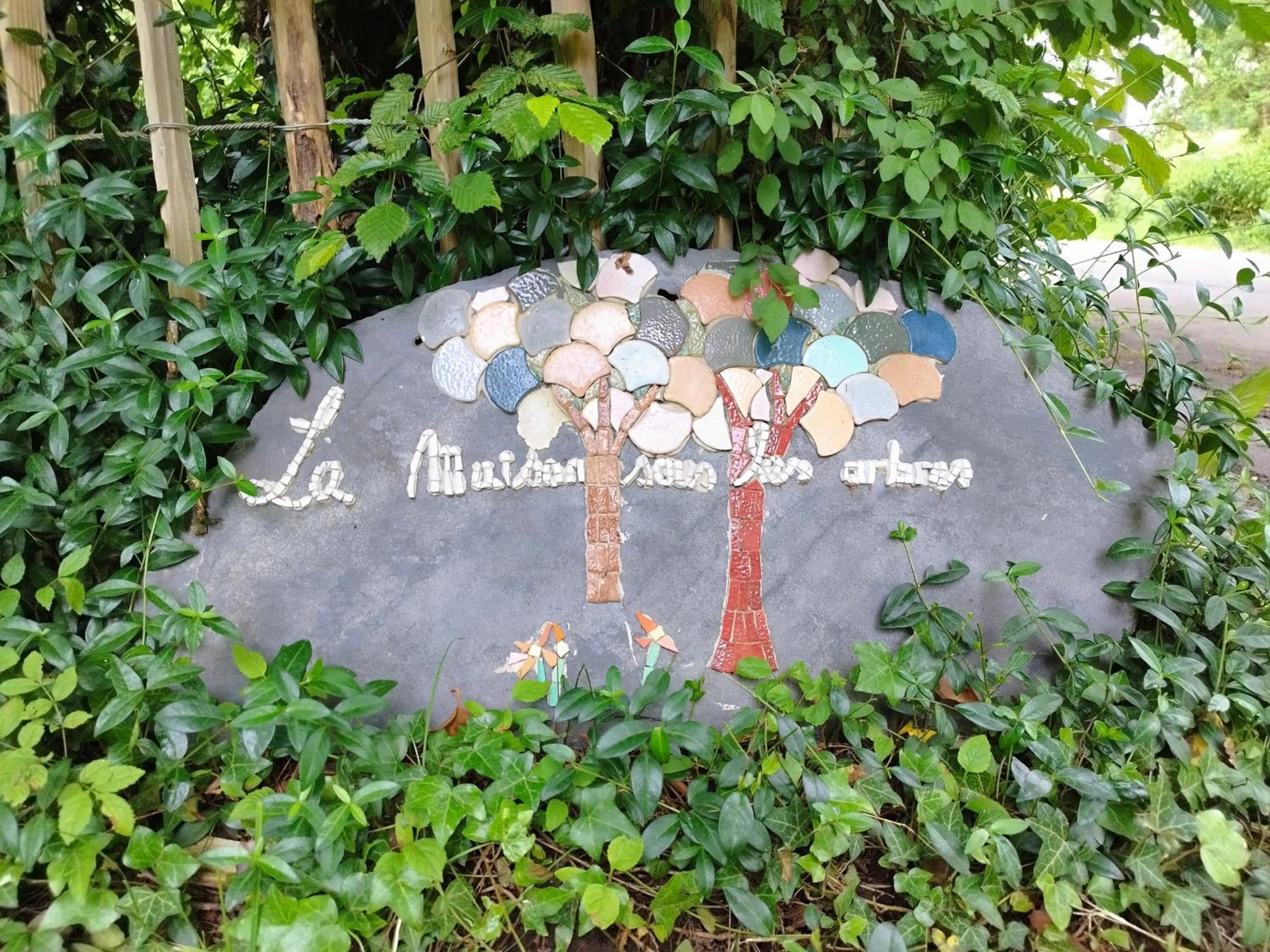La maison sous les arbres