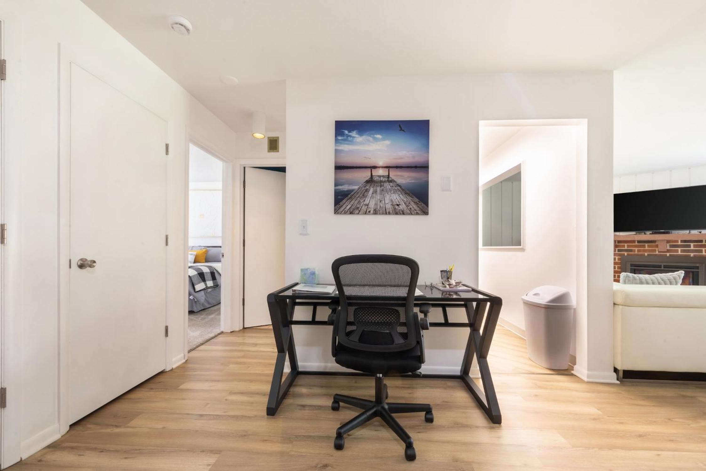 Charming 1BR Condo with Patio, Near The Lake Geneva