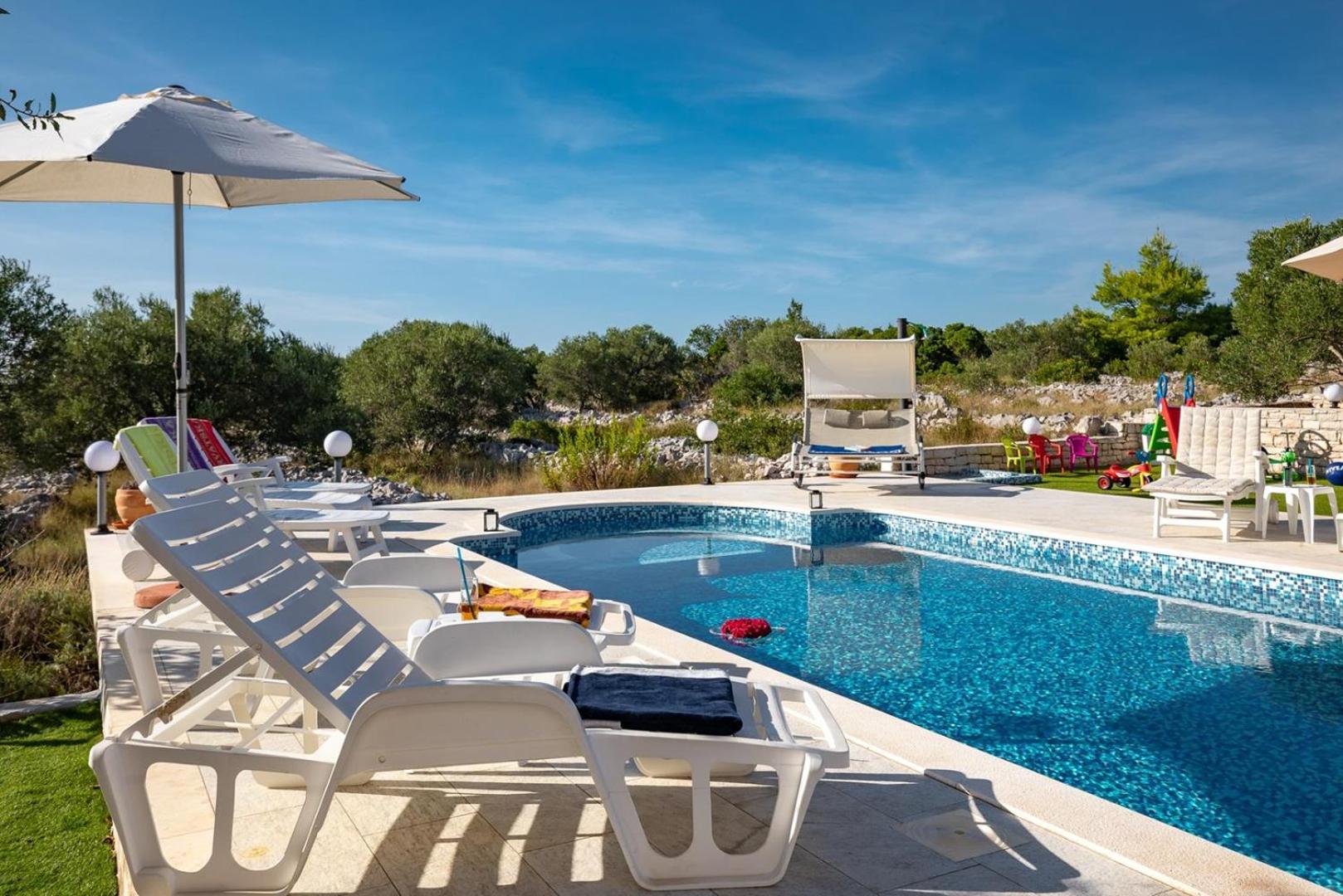 Holiday house with Pool Villa Maja