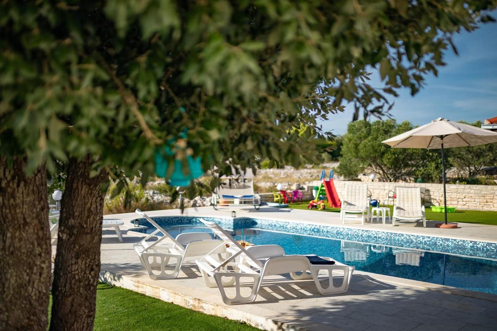 Holiday house with Pool Villa Maja