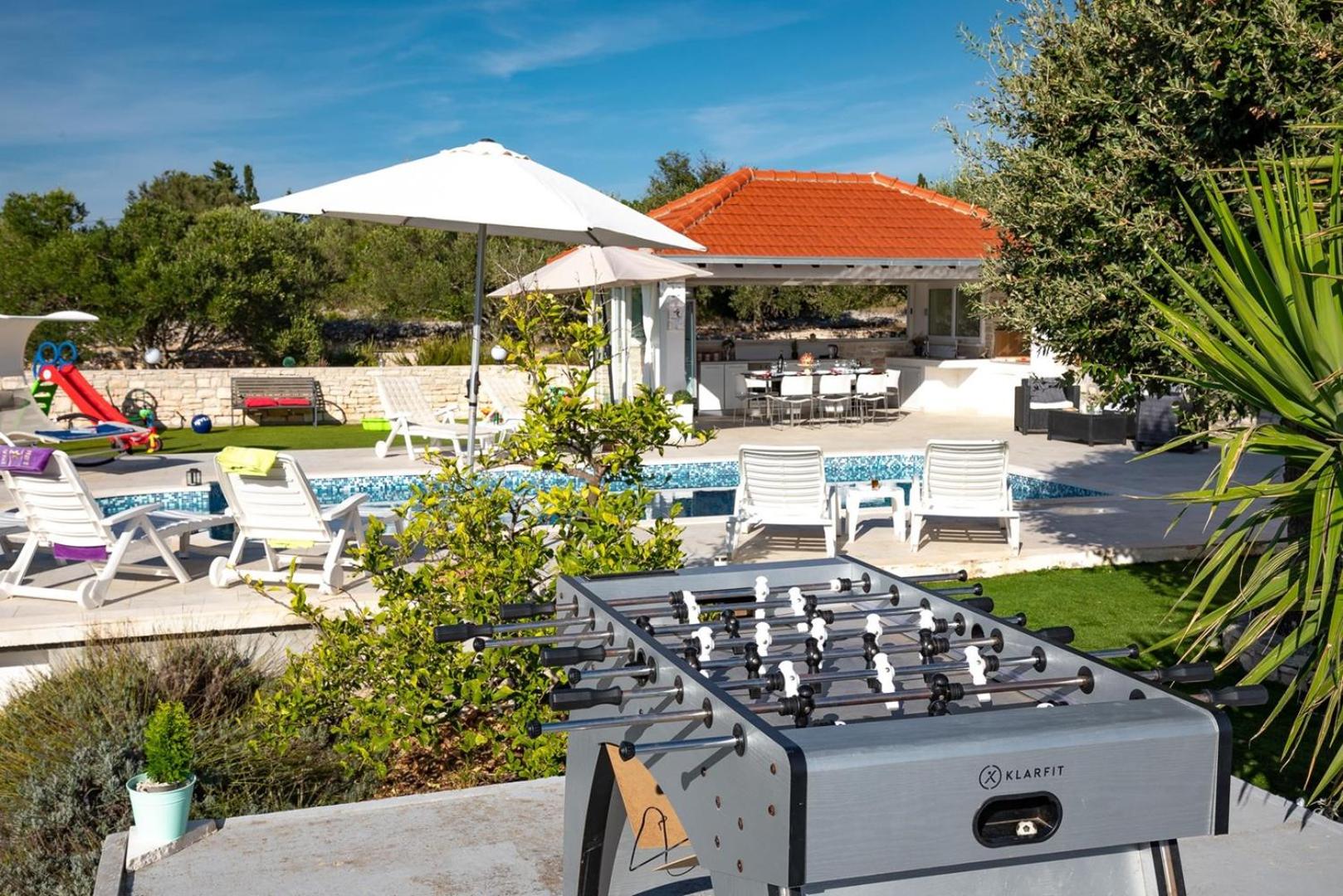 Holiday house with Pool Villa Maja