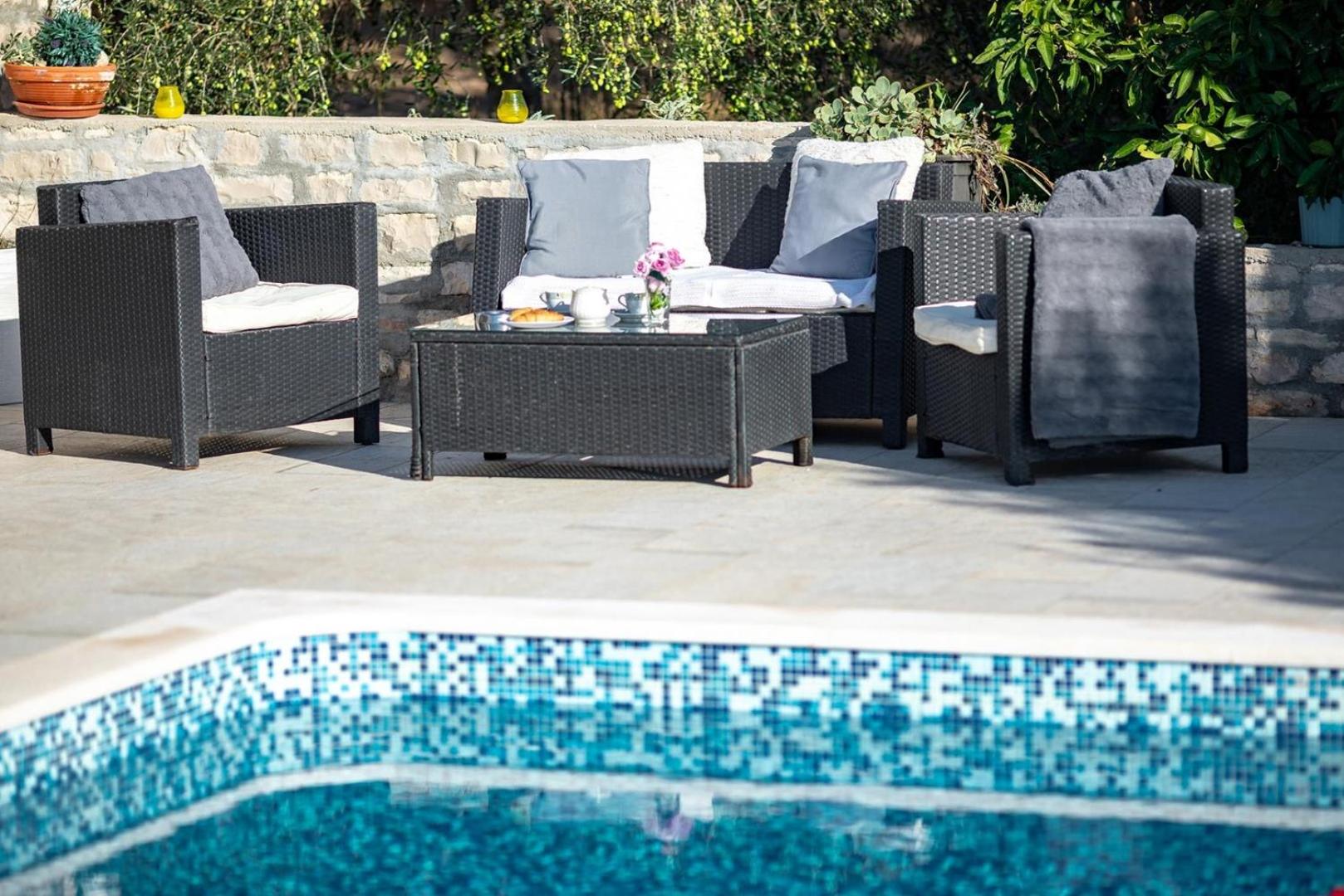 Holiday house with Pool Villa Maja
