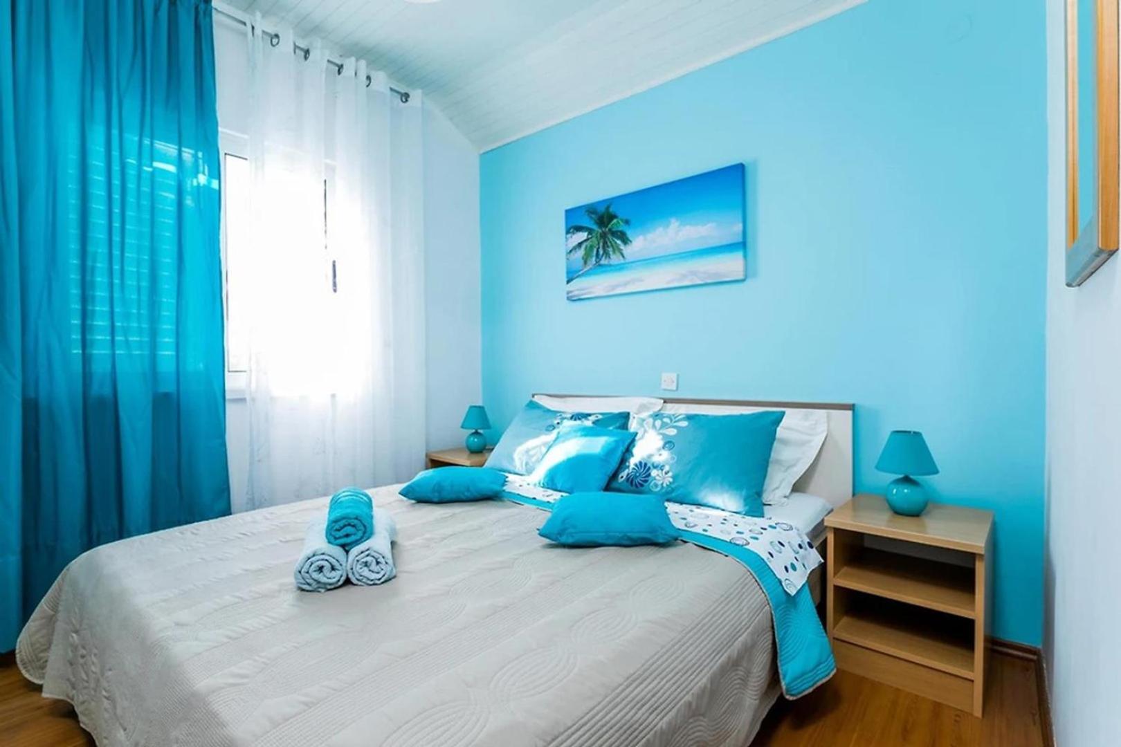 Holiday house with Pool Villa Maja