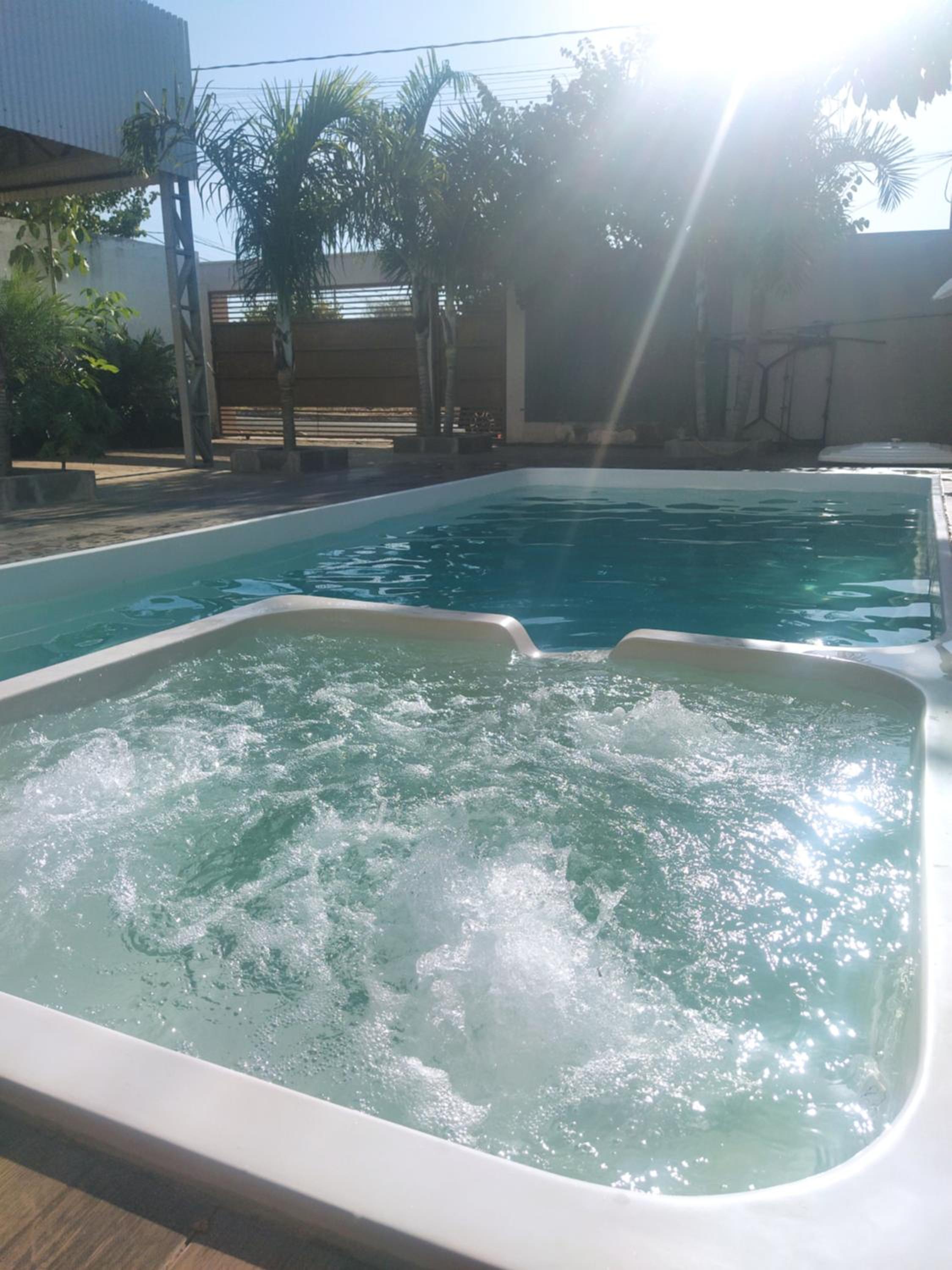 check-in autônomo em Piscina, Hidro, churrasqueira, casa dispondo até 3 quartos, 3 ar, 2b, tudo privativo - Reserva valor 6 hóspedes para abrir os 3 quarto