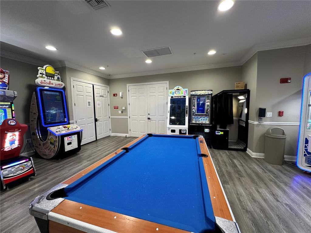 Laguna Penthouse and Pool View Near all Parks and Convention Center
