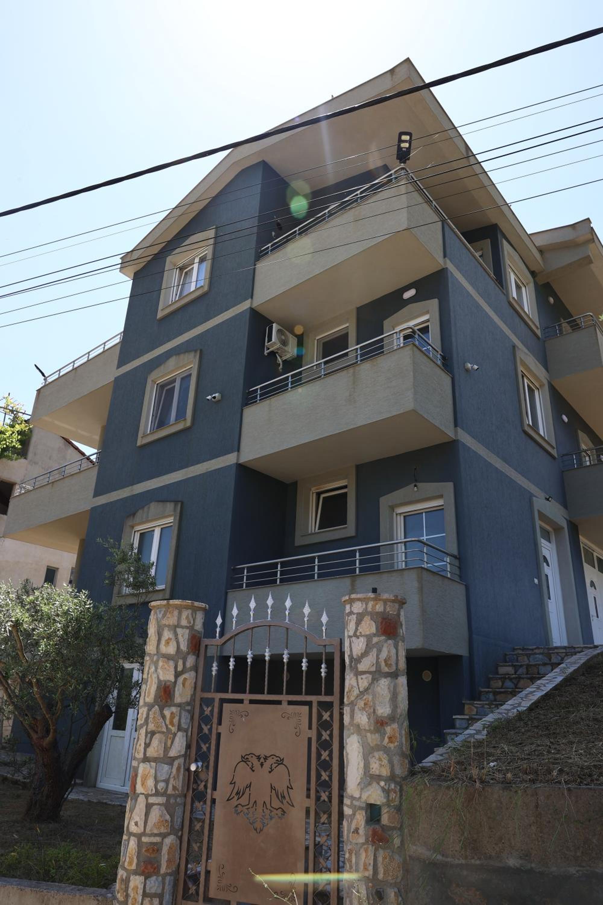 luxury villa 2 km from the sea