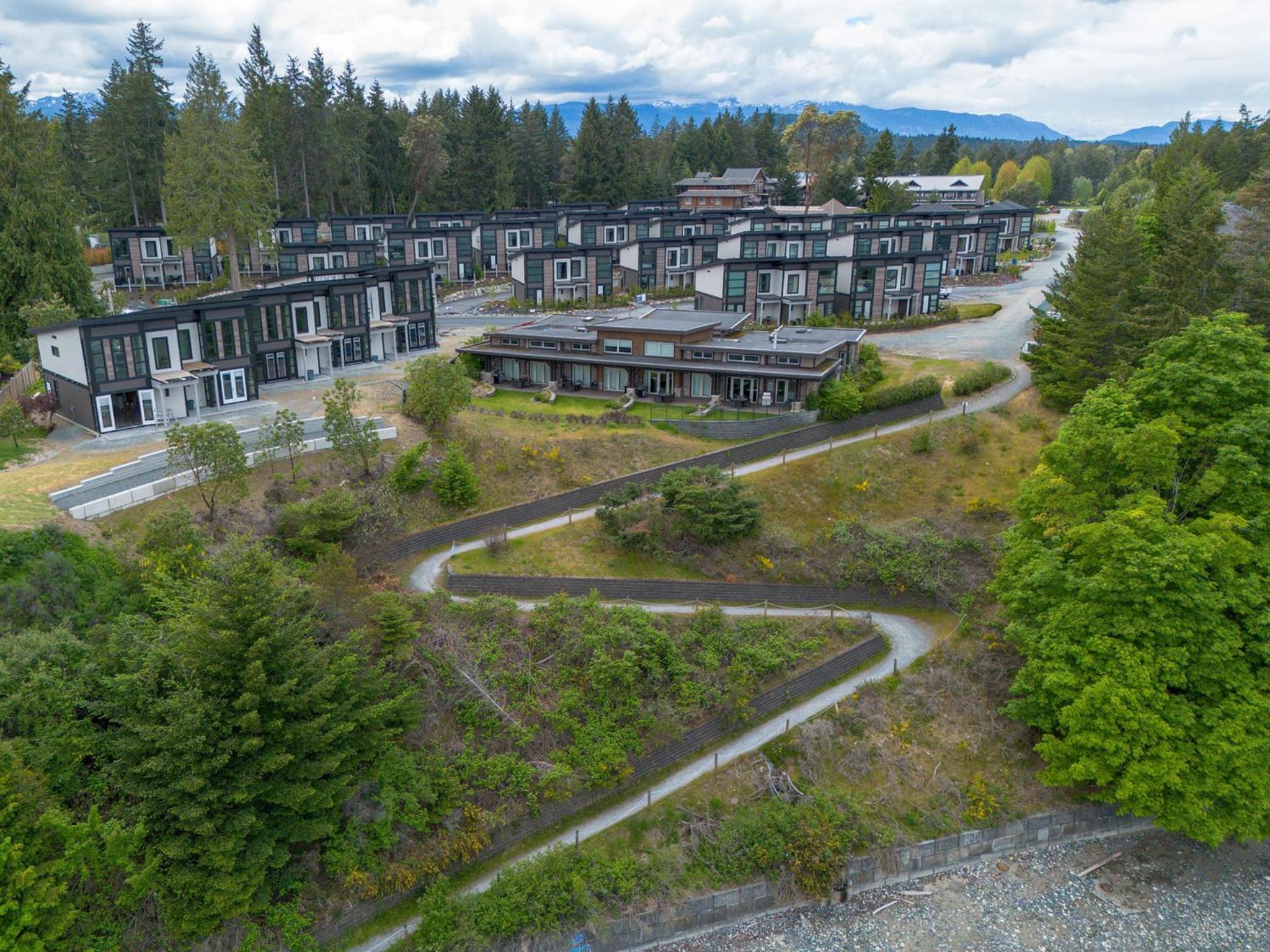 Parksville Vacations - Sunrise Ridge Waterfront Resort - Property Image 1